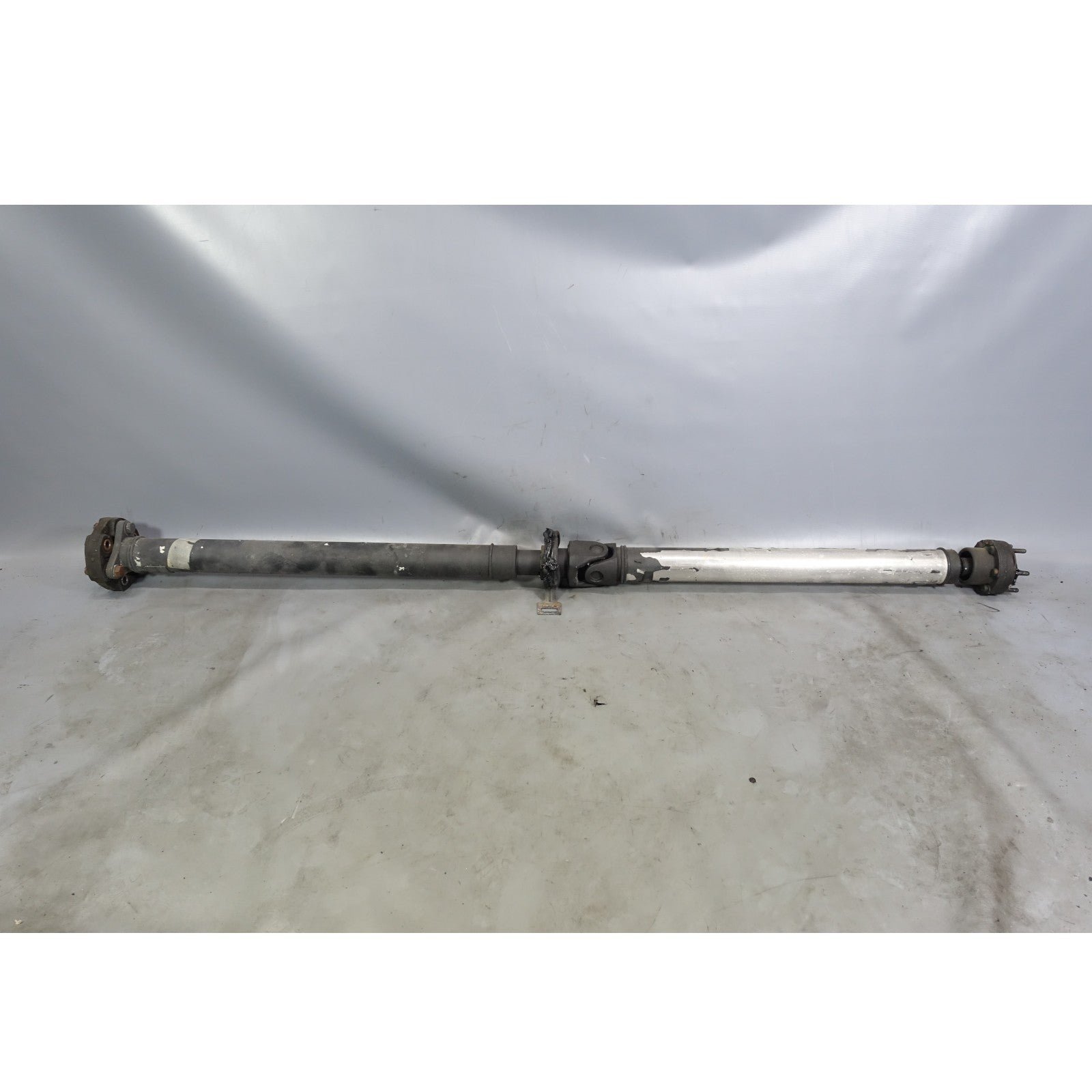 57_0058f8c0-37f4-4a68-9ea9-ec42303d129b.jpg 01-03 BMW E39 525i 530i Drive Propeller Shaft Driveshaft for Automatic Trans OEM - Image 1