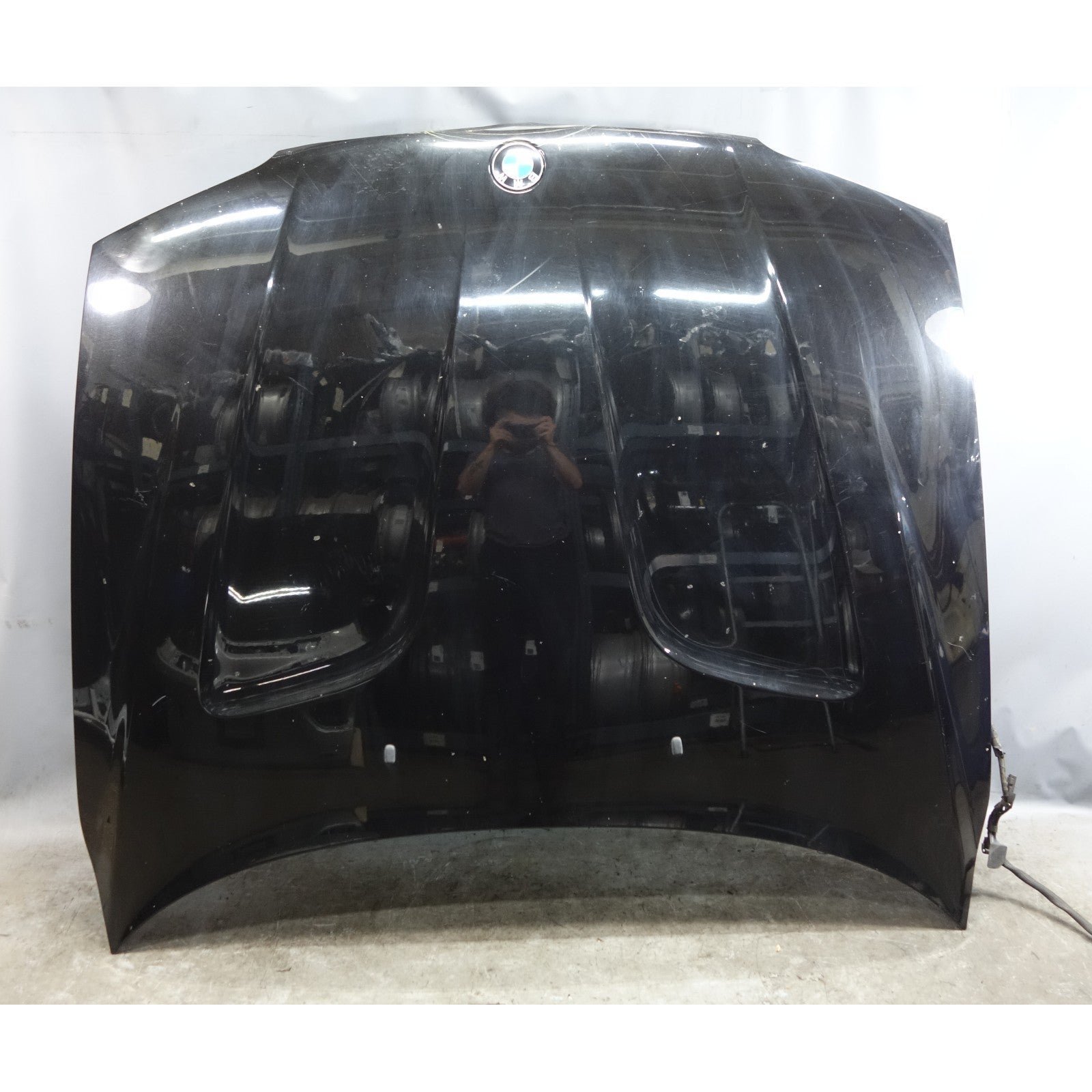 57_01cb4743-243c-4c27-9ca3-358e44a1e49a.jpg Damaged 04-10 BMW E83 X3 Front Engine Hood Bonnet Panel Black OEM *PICK UP ONLY* - Image 1