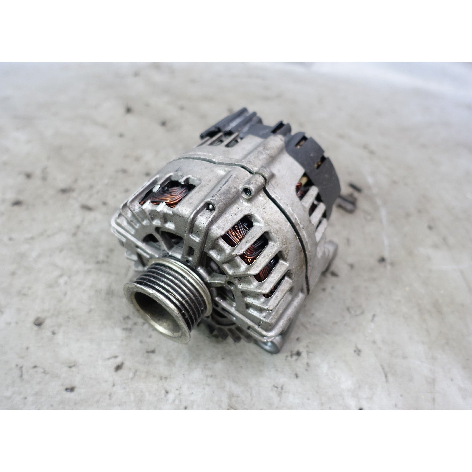 57_02825e5c-edd8-4e2f-836d-4bd4ac342ca0.jpg Damaged BMW E90 M3 S65 V8 Factory Valeo 180Amp Electrical Alternator OEM - Image 1