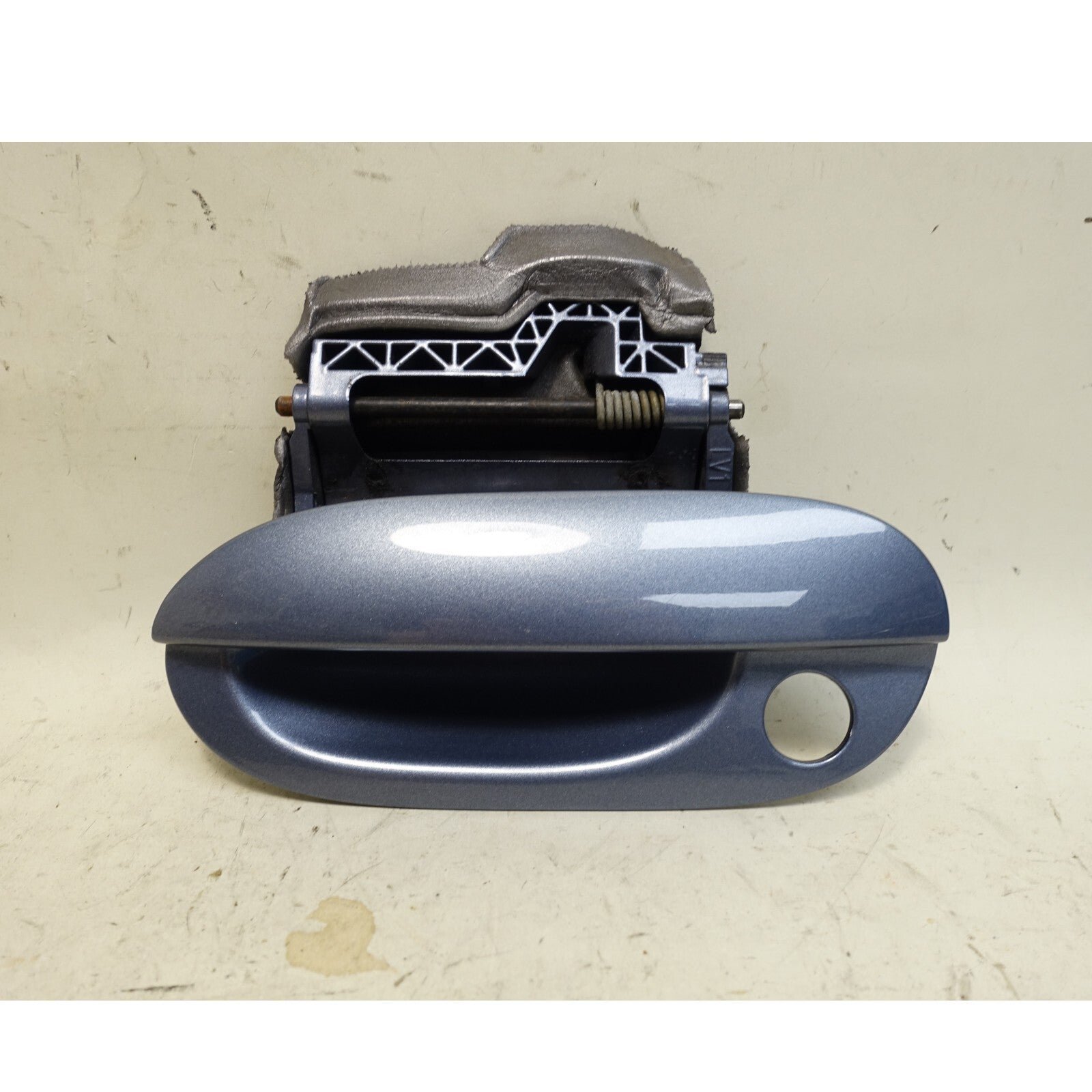 57_05d71fc8-fd25-4870-bec3-84c0cb9907a7.jpg 1997-2003 BMW E39 5-Series Plastic Left Front Ext Door Handle Steel Blue OEM - Image 1
