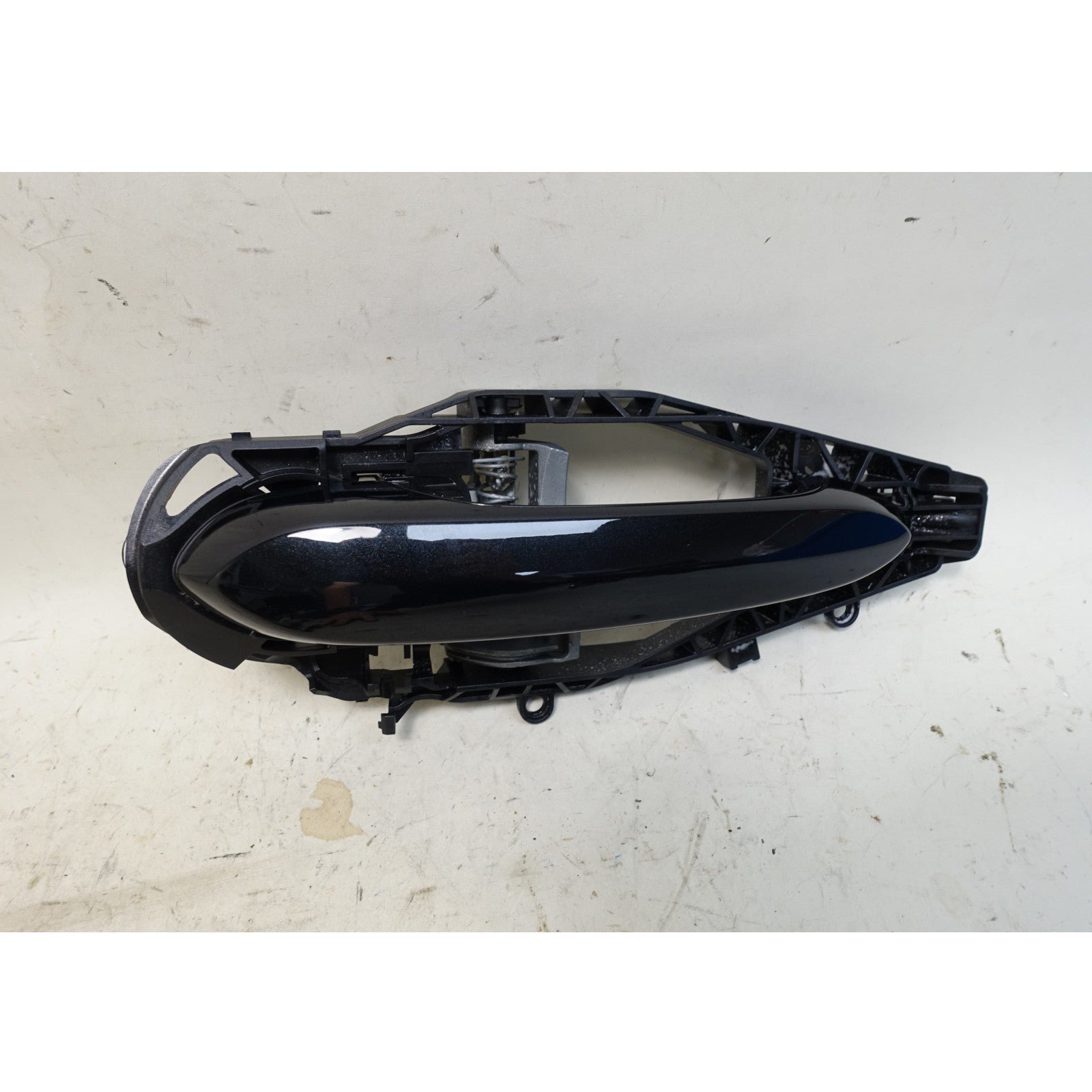 57_066aa290-8312-4466-9e96-55e253b9aad5.jpg 19-25 BMW G20 3-Series G80 Right Outside Comfort Door Handle Black Sapphire OEM - Image 1