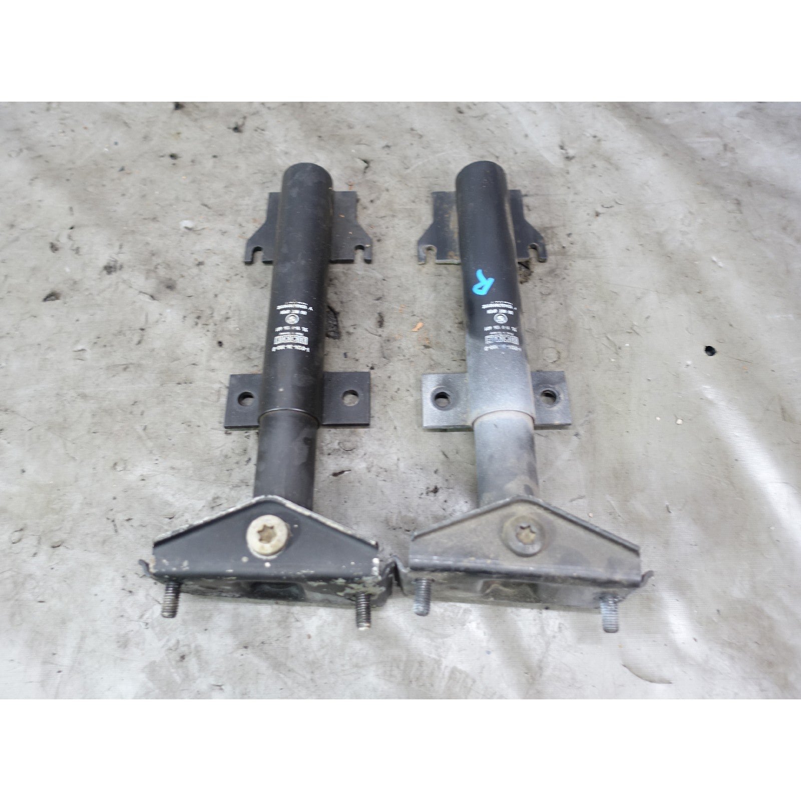 57_0a3818e2-b7e1-4b85-a7e3-20d802593c6f.jpg BMW E34 5-Series Front Bumper Shock Mount Pair OEM Left Right 1989-1995 - Image 1