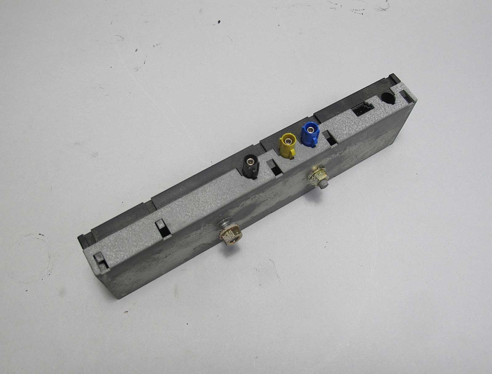 57_0acd625e-9e5f-4885-bb15-1696f99e612f.jpg BMW E85 Z4 Radio FM Antenna Amplifier Diversity 2001-2008 USED OEM E46 3-Series - Image 1