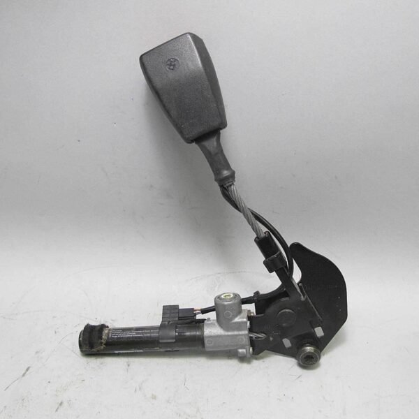 BMW E39 E38 Early Right Front Pass Seat Lower Belt Buckle Receptacle 1995-1997