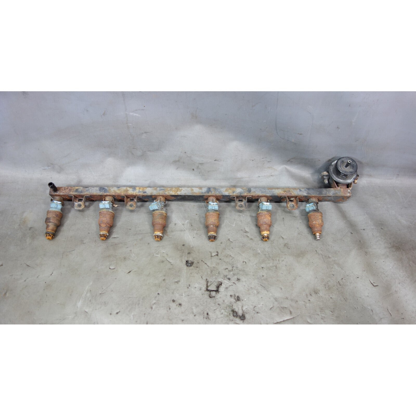 57_142d4aa5-aa0c-46f7-87c6-a2649a43d728.jpg BMW E30 325i 325is 325ix Fuel Delivery Rail w Injectors Missing Tips 1987-1991 - Image 1