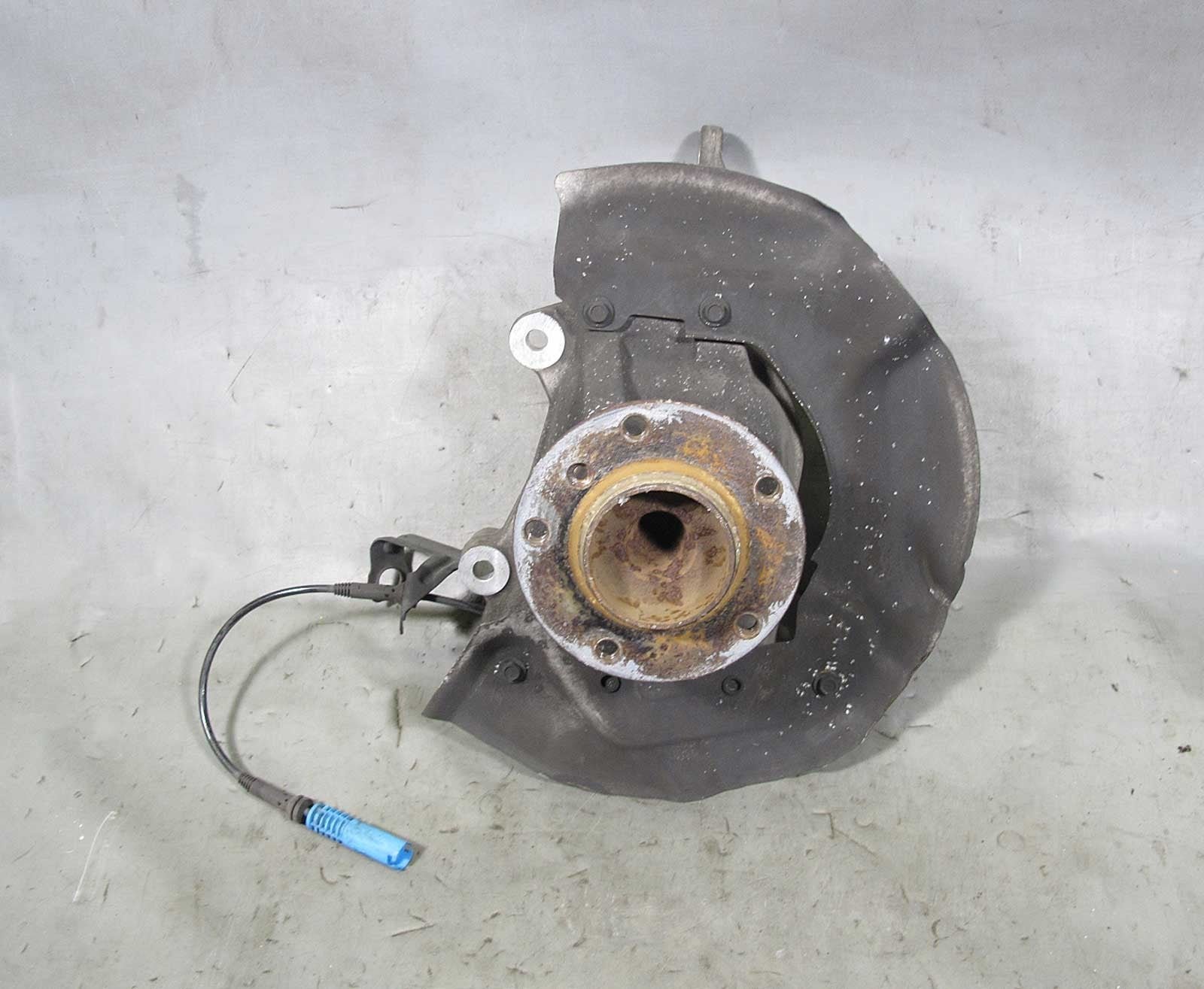 57_17c06cb2-3cc3-473c-92d7-1412f12d57f3.jpg BMW E63 E64 6-Series Right Front Wheel Hub Knuckle Bearing 2004-2010 USED OEM - Image 1