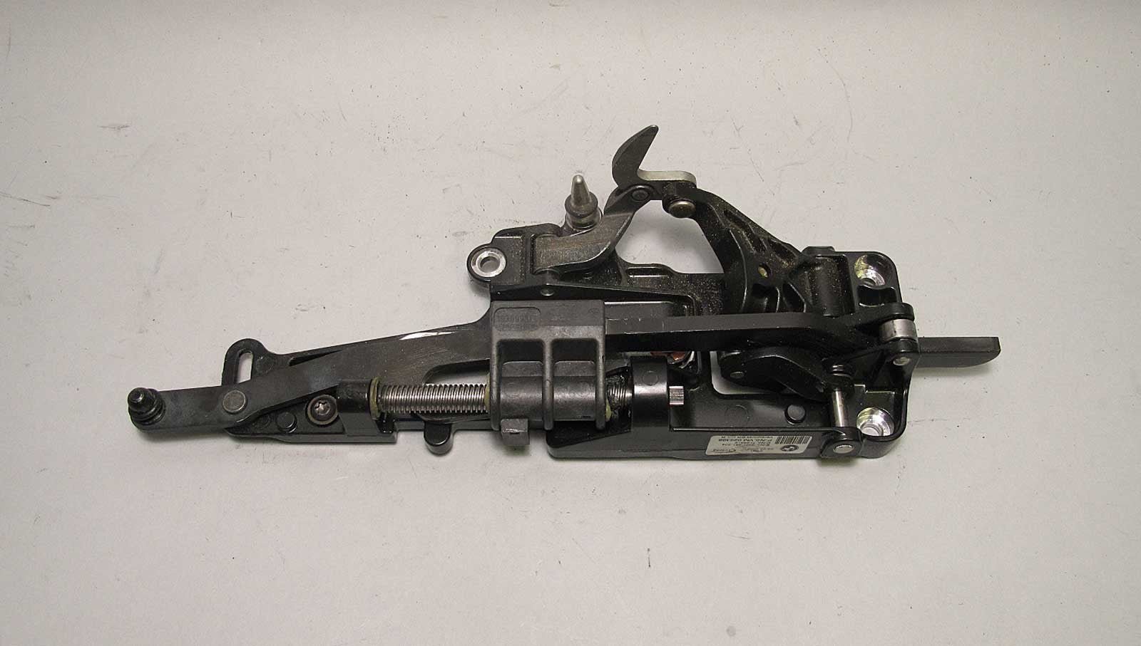 57_1b5c9c29-ec63-4f84-a9ca-93ecb99dab82.jpg BMW E64 6-Series Convertible Cabrio Right Front Folding Top Lock Latch 2004-2010 - Image 1