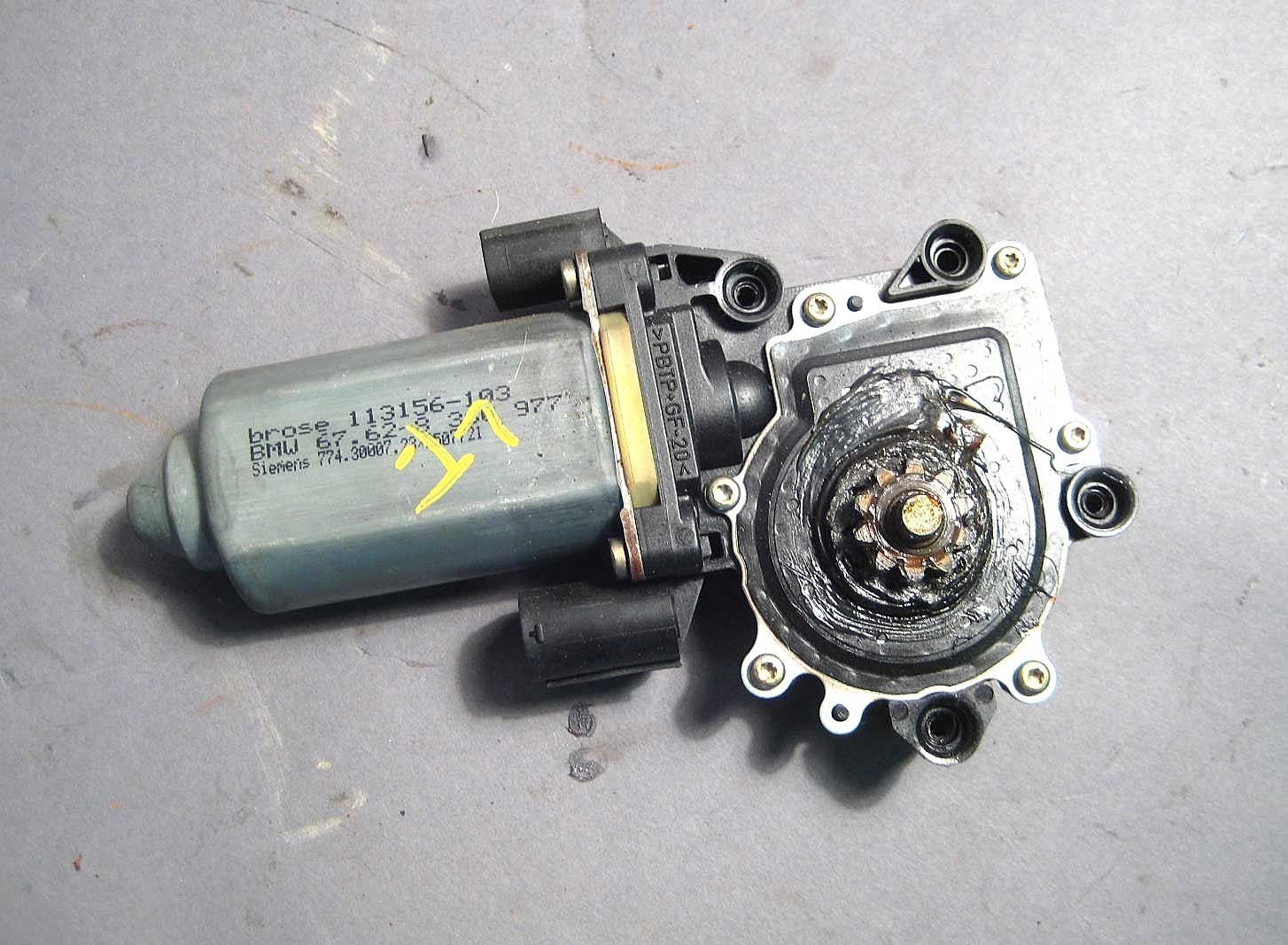 57_21afdc45-a1fd-4d24-b13b-f88907d0f961.jpg BMW E36 4dr LEFT SEDAN 2dr RIGHT COUPE Front Window Motor 1994-1999 OEM USED - Image 1
