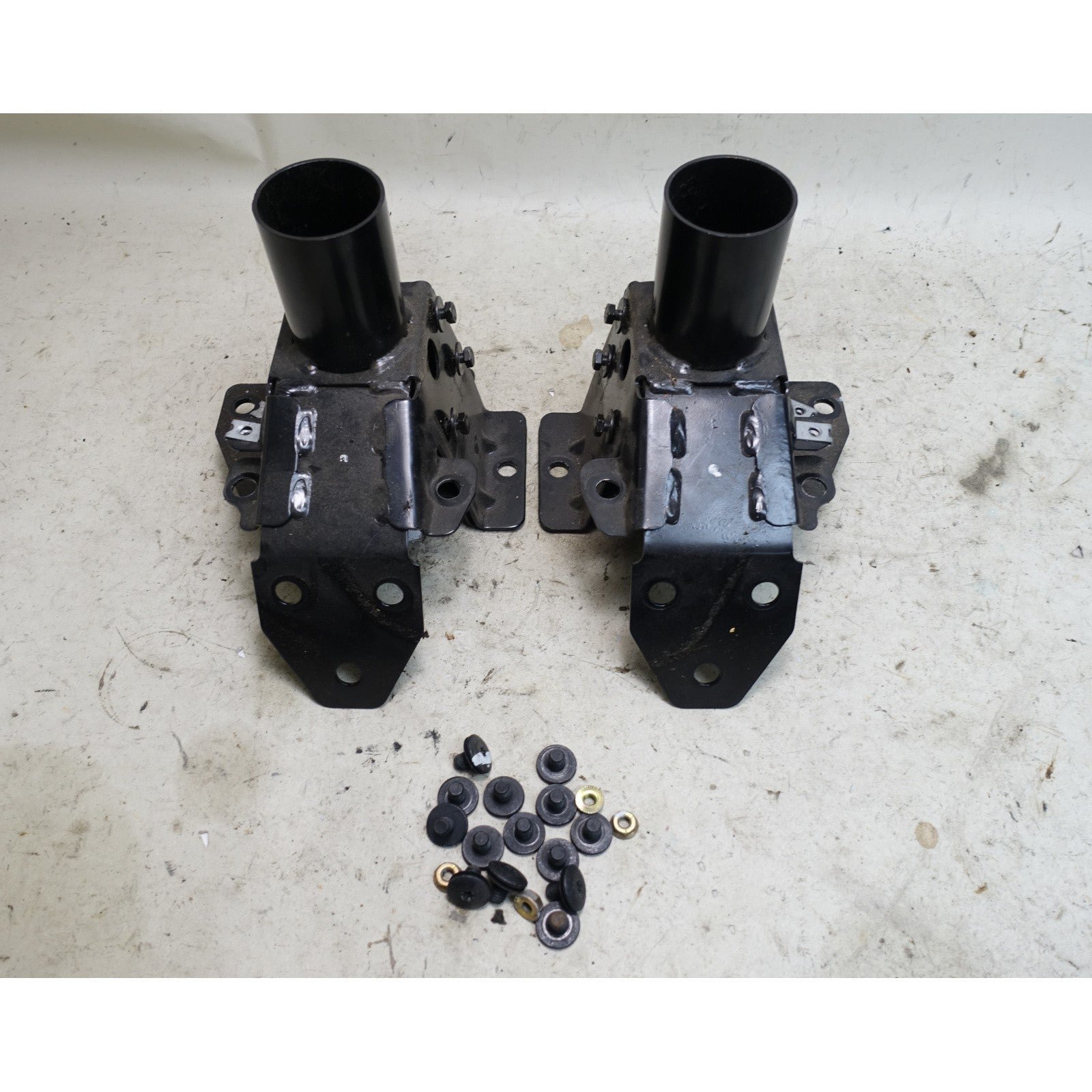 57_241e2846-bc3a-4eef-af9f-99518a753df5.jpg 1997-2002 BMW Z3 Roadster Roll Bar Support Bracket Pair with Bolts Factory OEM - Image 1