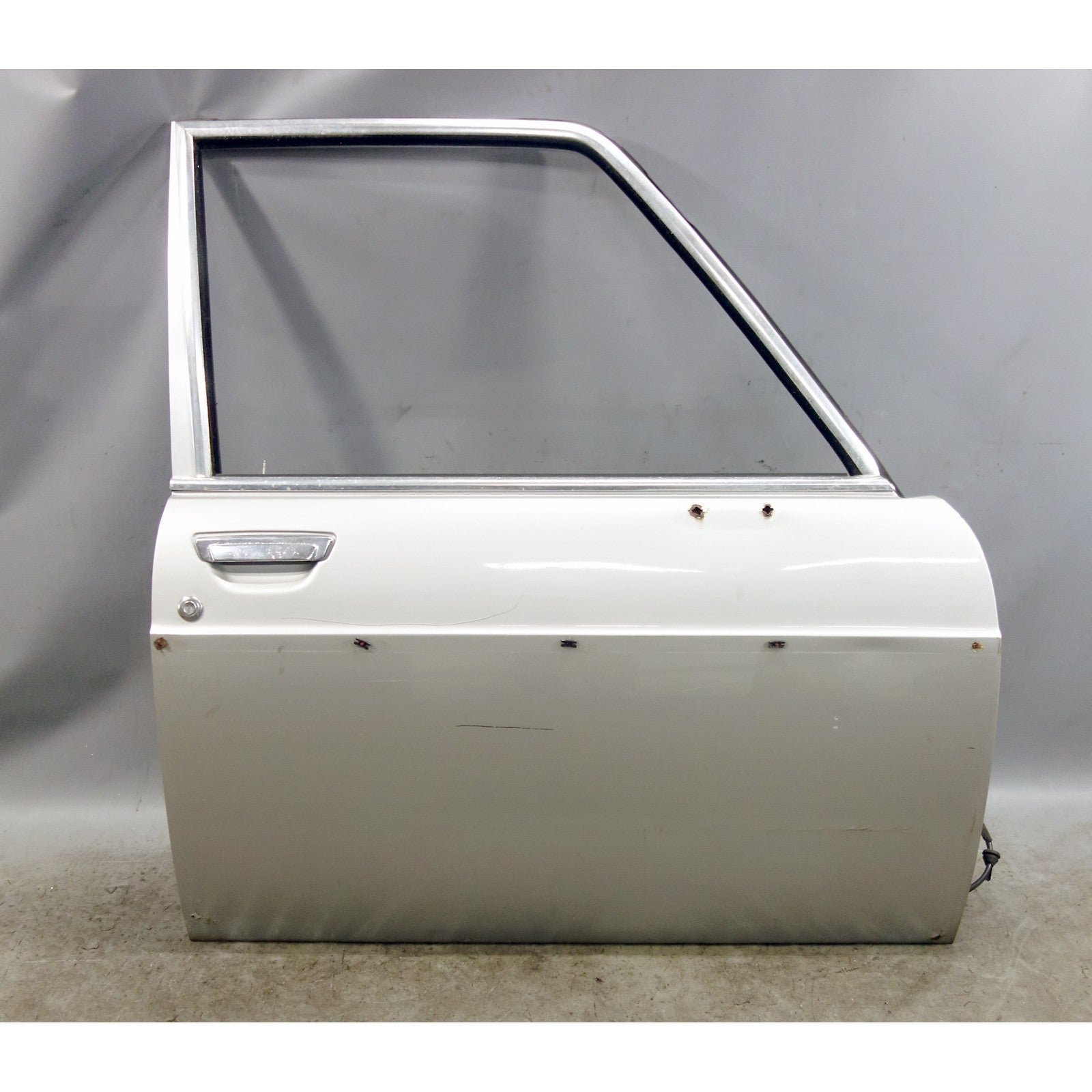 57_26de96a5-214b-4b08-9e8e-3804ccd00ccf.jpg Damaged 1969-1976 BMW E3 3.0S Bavaria Right Front Door Shell Polaris Silver OEM - Image 1