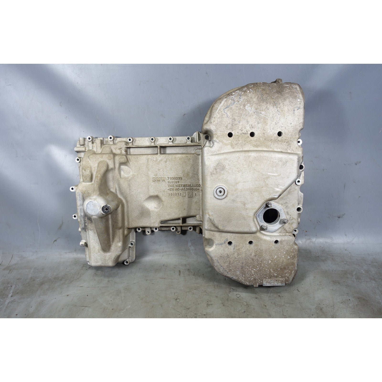 57_2b95e354-c436-4f53-ac99-b2ae5511bec9.jpg BMW E90 E92 M3 S65 V8 Engine Oil Pan Sump 2008-2013 OEM *Repaired* - Image 1