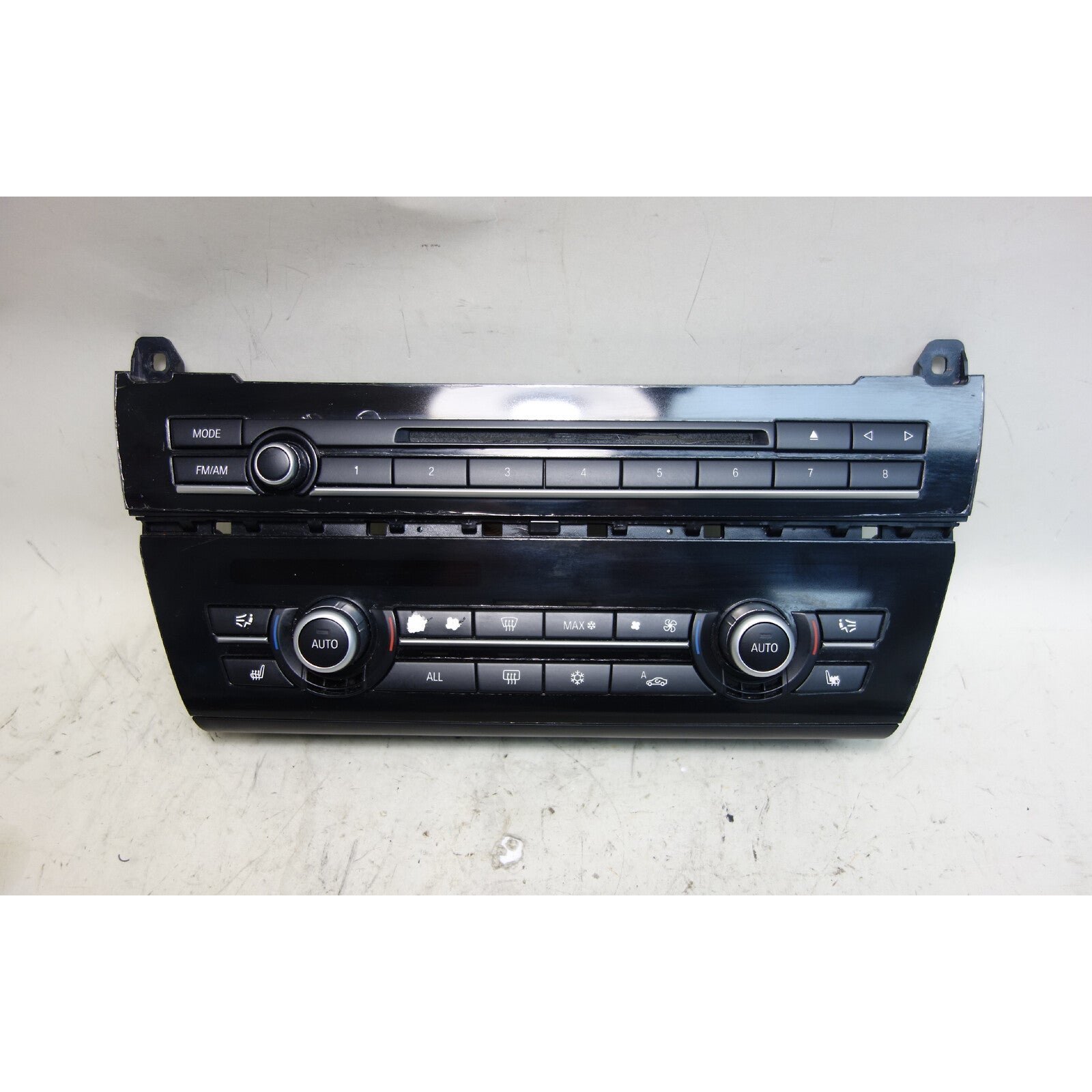 57_306cccbd-7c76-4fca-b189-ec0048d01762.jpg Damaged 2011-2016 BMW F10 5-Series Automatic Climate Control Radio Head Unit OEM - Image 1