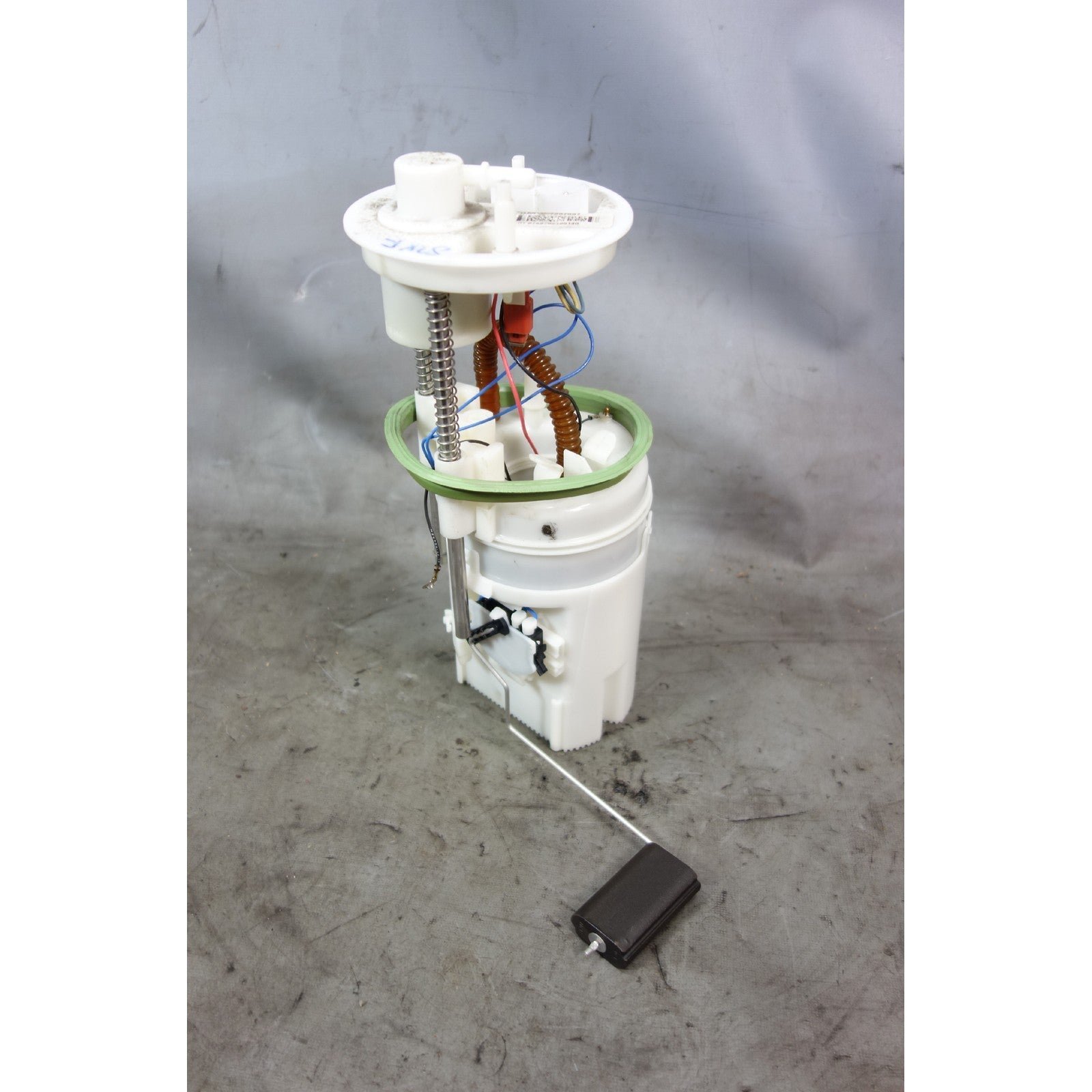 57_30802cf4-a8f2-4619-9c3d-903b2e9d7ed0.jpg 2011-2014 BMW X5 X6 SAV SAC Factory Fuel Delivery Pump w Level Sender OEM - Image 1