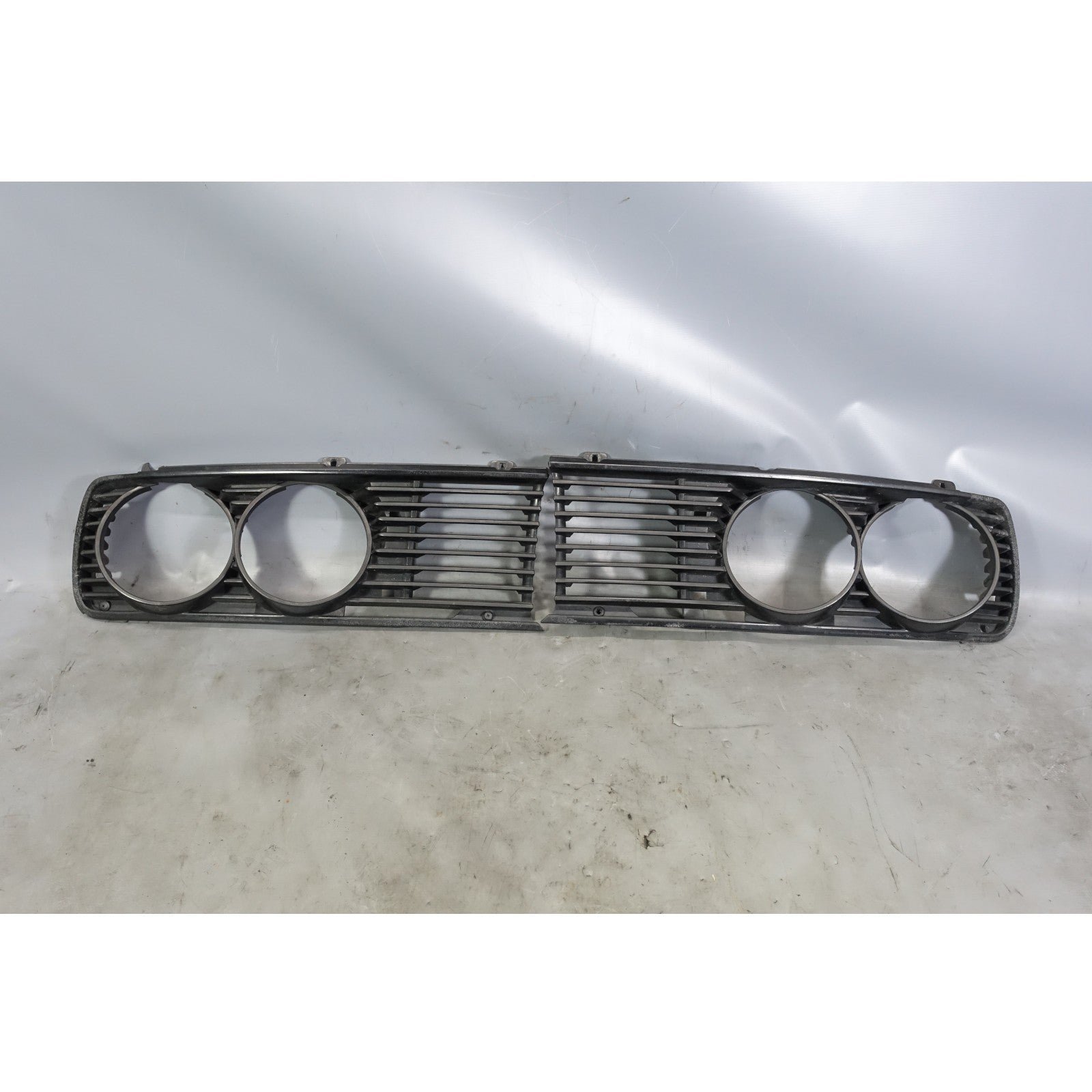 57_384829d0-d83e-4e45-8f5a-7470e28e18c4.jpg Damaged 1982-1988 BMW E28 528e 533i Factory Headlight Grille Pair Left Right OEM - Image 1