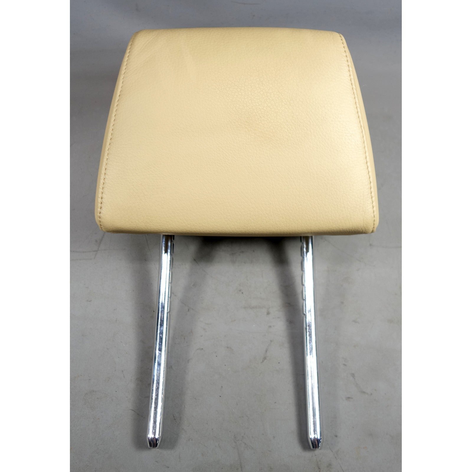 57_38d3bbab-1fc8-4029-8f5c-8e8e75b0c38c.jpg 2006-2008 BMW E90 3-Series Front Basic Seat Headrest Restraint Beige Leather OEM - Image 1