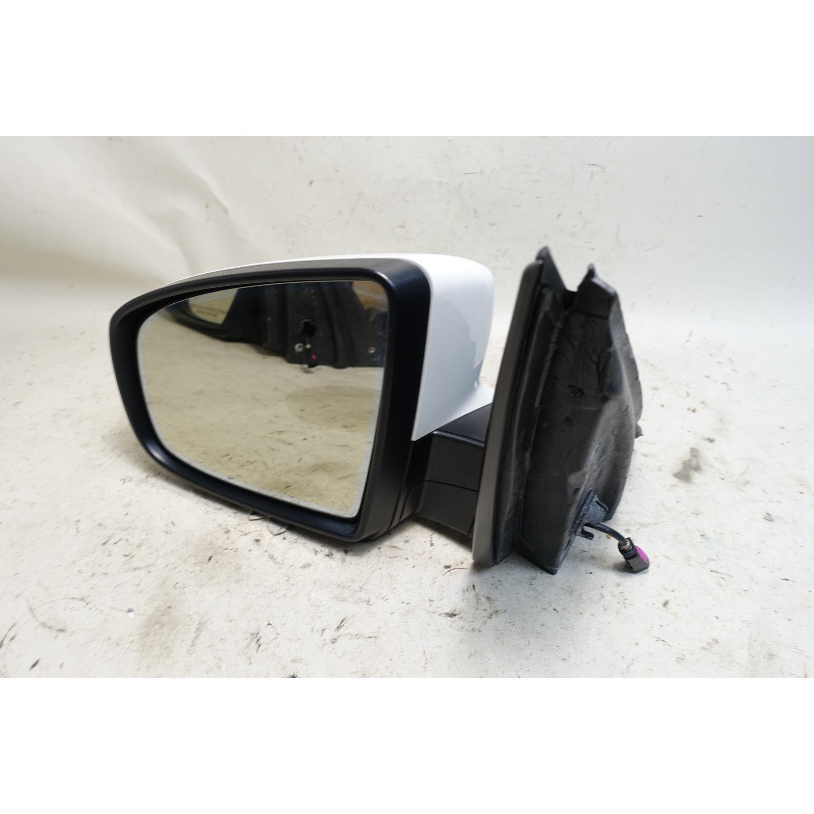 57_439be3ee-3a72-48fe-86c5-597975c1e329.jpg BMW E70 X5M Left Folding Side Mirror Camera Alpine White 300 2011-2013 OEM - Image 1