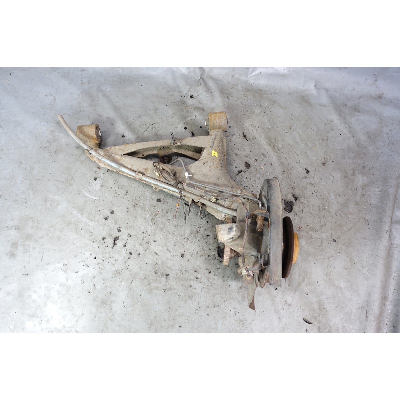 57_46002217-3c89-40f4-b299-7e46038feb91.jpg 87-95 BMW E28 M5 E24 M6 Right Rear Passenger Trailing Control Arm Wheel Hub OEM - Image 1