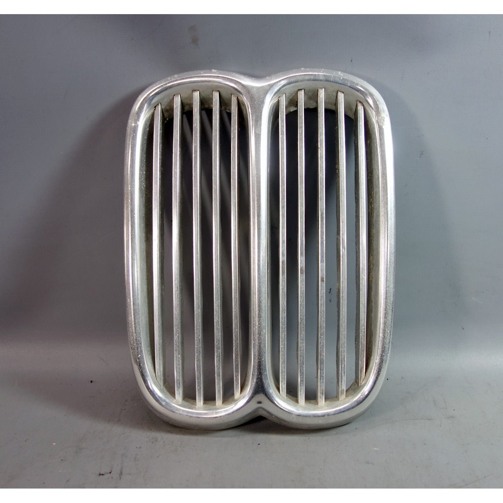 57_4aa0e8d2-ba67-4e02-ae57-529374fe7193.jpg 1974-1976 BMW E3 Bavaria Sedan Center Kidney Grille OEM - Image 1