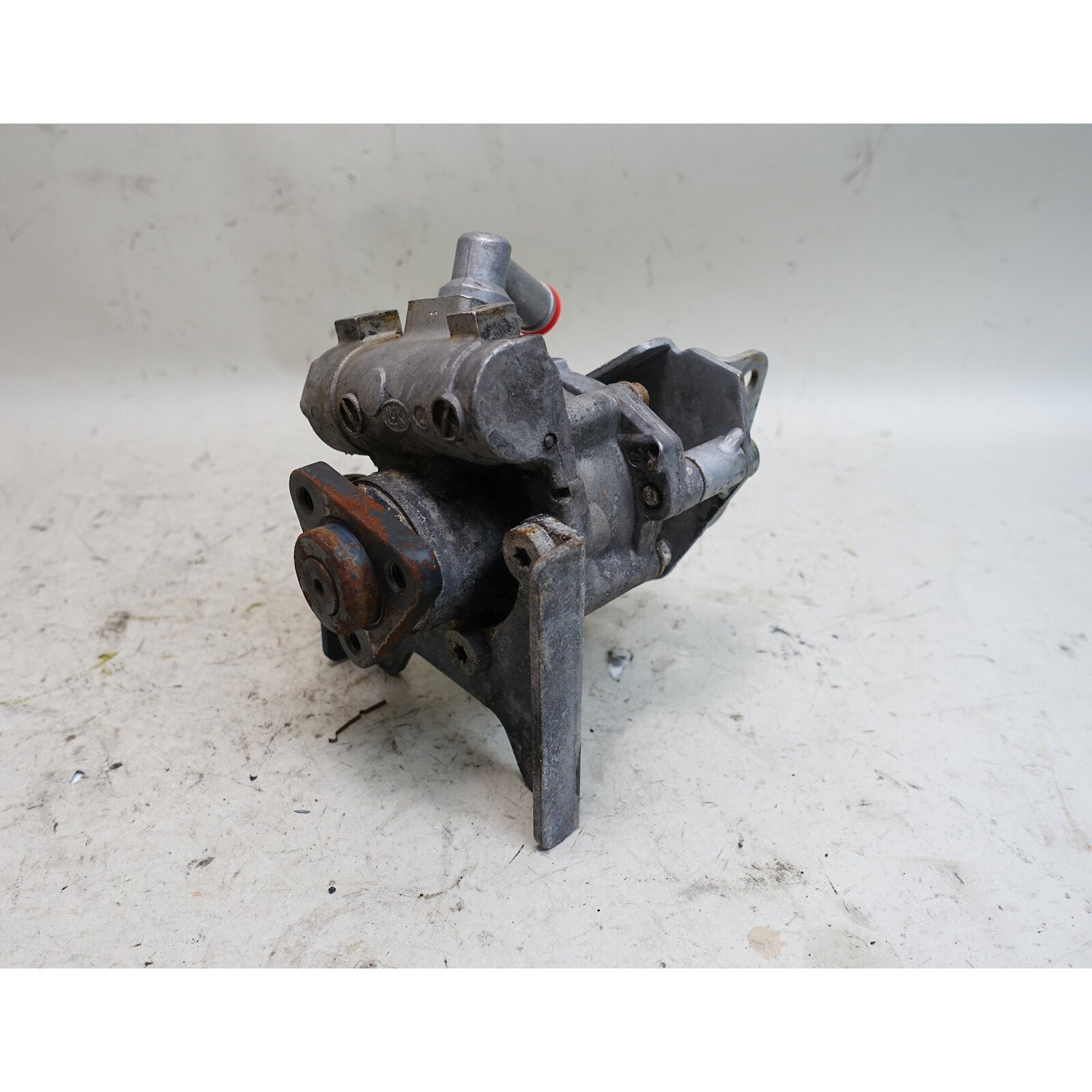57_4f42f752-bd4d-446a-b5dd-3934136134fe.jpg BMW E39 5-Series 528i Power Steering Vane Pump 1997 1998 LUK USED OEM - Image 1