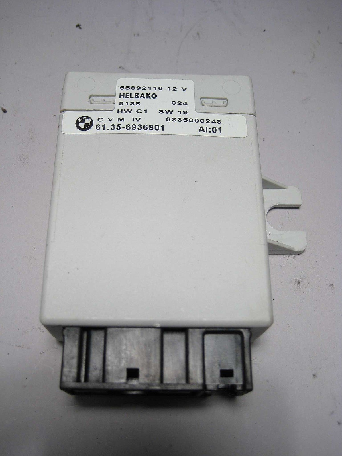 57_518dc7bd-b205-4b3f-ae12-823ba0f14aa7.jpg BMW E85 Z4 Convertible Folding Top Control Module 2003-2008 USED OEM - Image 1