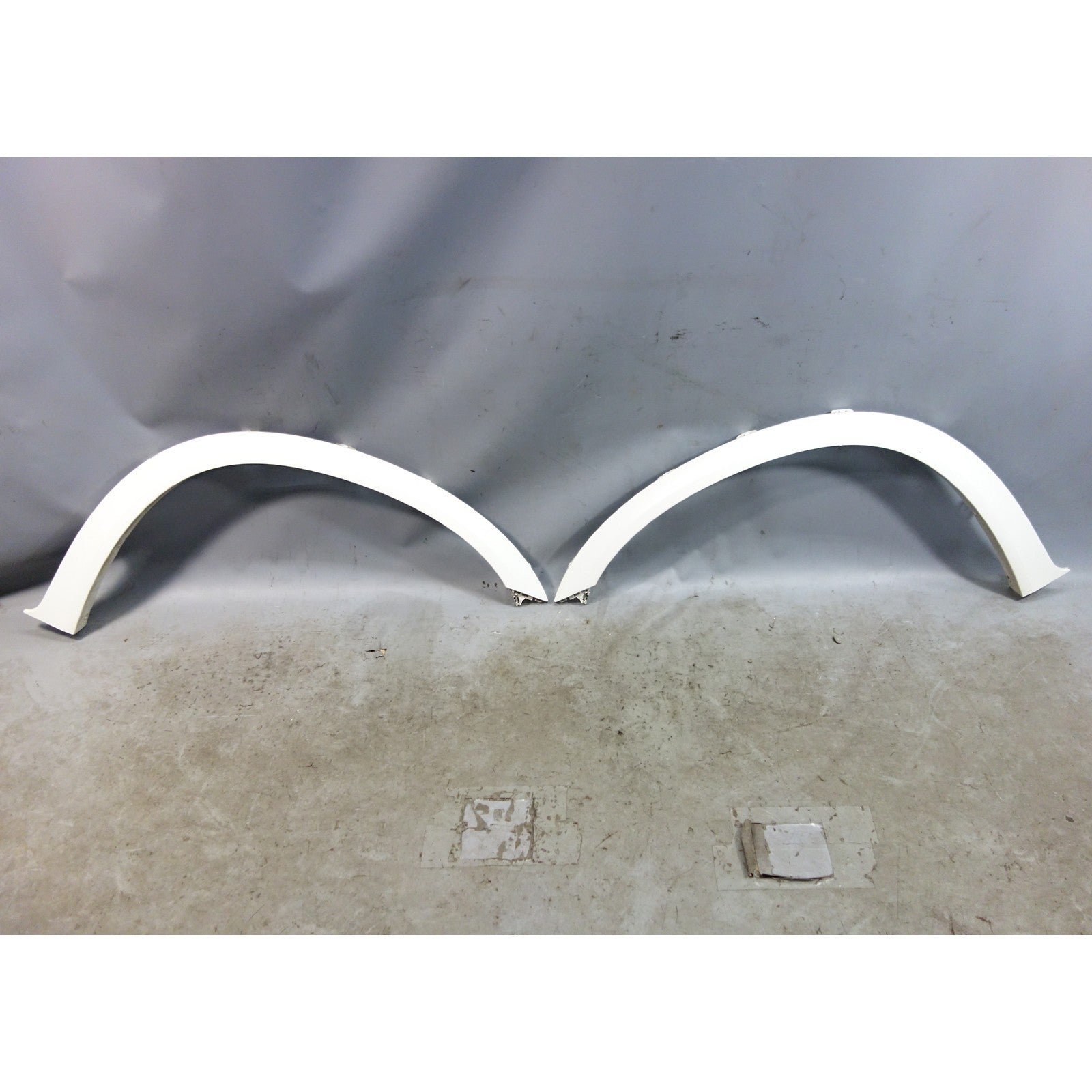 57_5b476480-304a-474e-83e6-8ab3e43d1f5c.jpg 2010-2013 BMW E70 X5M Front Wheel Arch Fender Trim Pair Left Right White OEM - Image 1