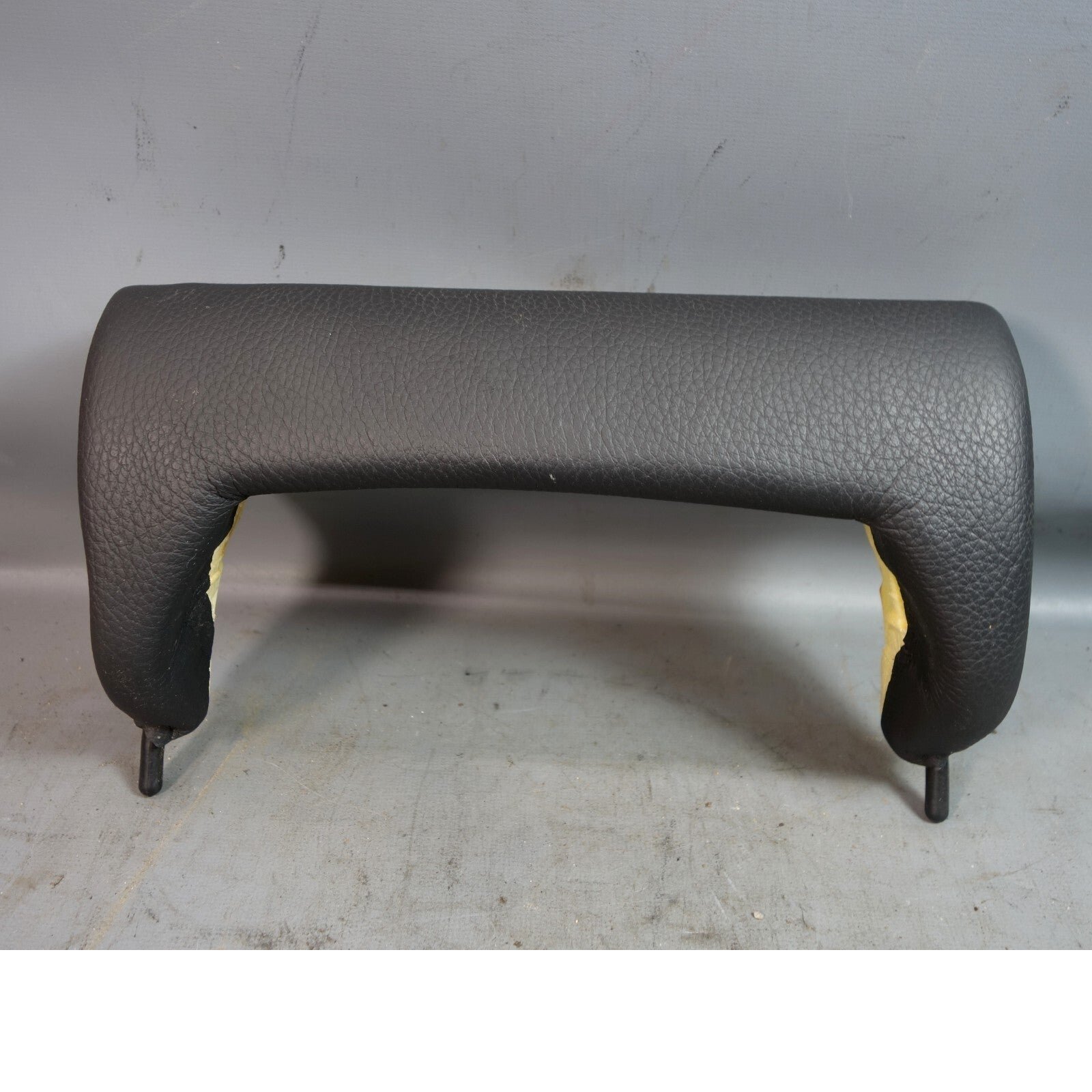 57_5eabd307-2592-406f-80db-fe2ecc696994.jpg 07-13 BMW E92 3-Series Coupe Rear Seat Bottom Center Trim Bolster Black OEM - Image 1