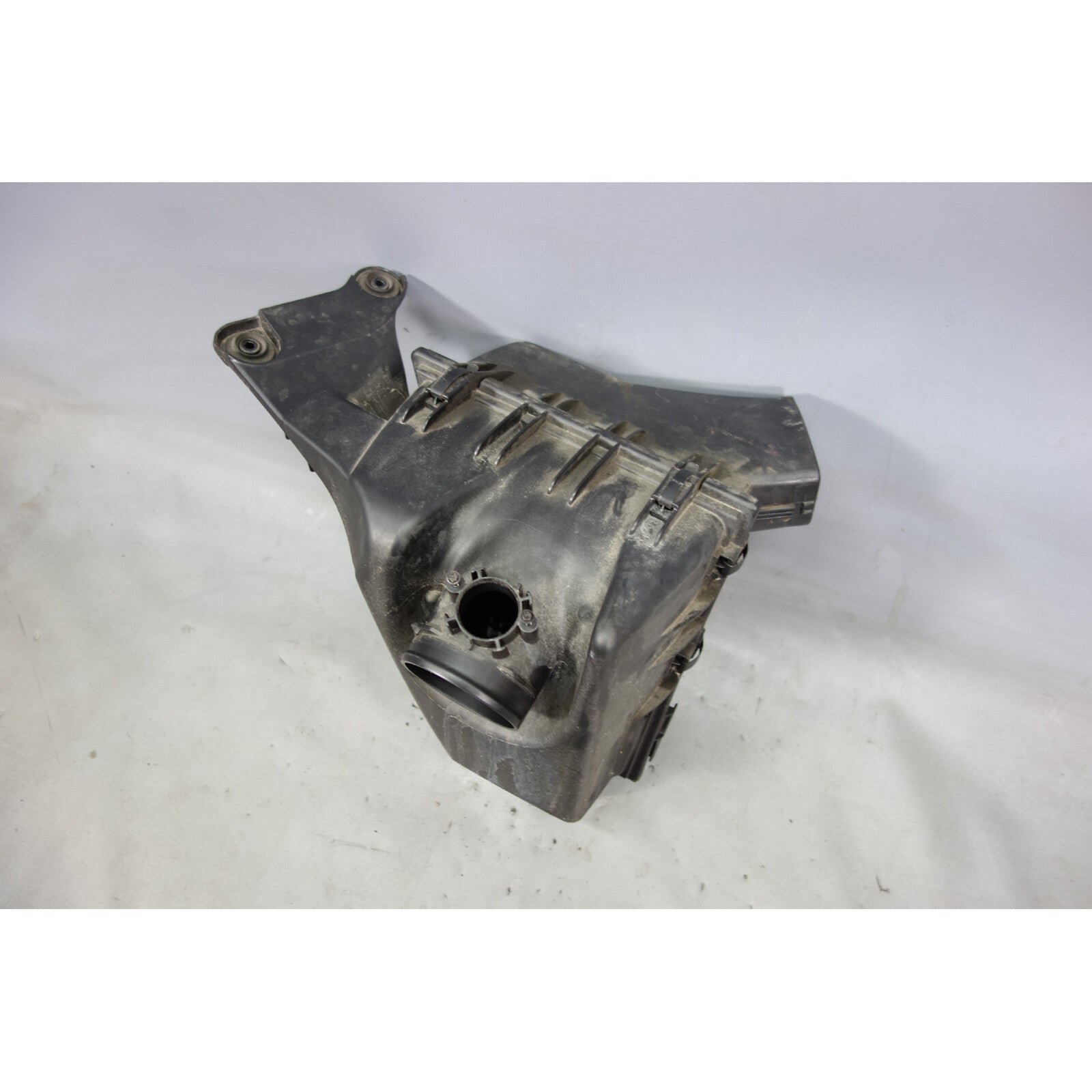 57_63616ba2-140c-4bb8-8f56-c1a93d51736f.jpg 2009-2011 BMW E89 Z4 sDrive30i N52 6-Cyl Air Filter Hosuing Intake Muffler OEM - Image 1