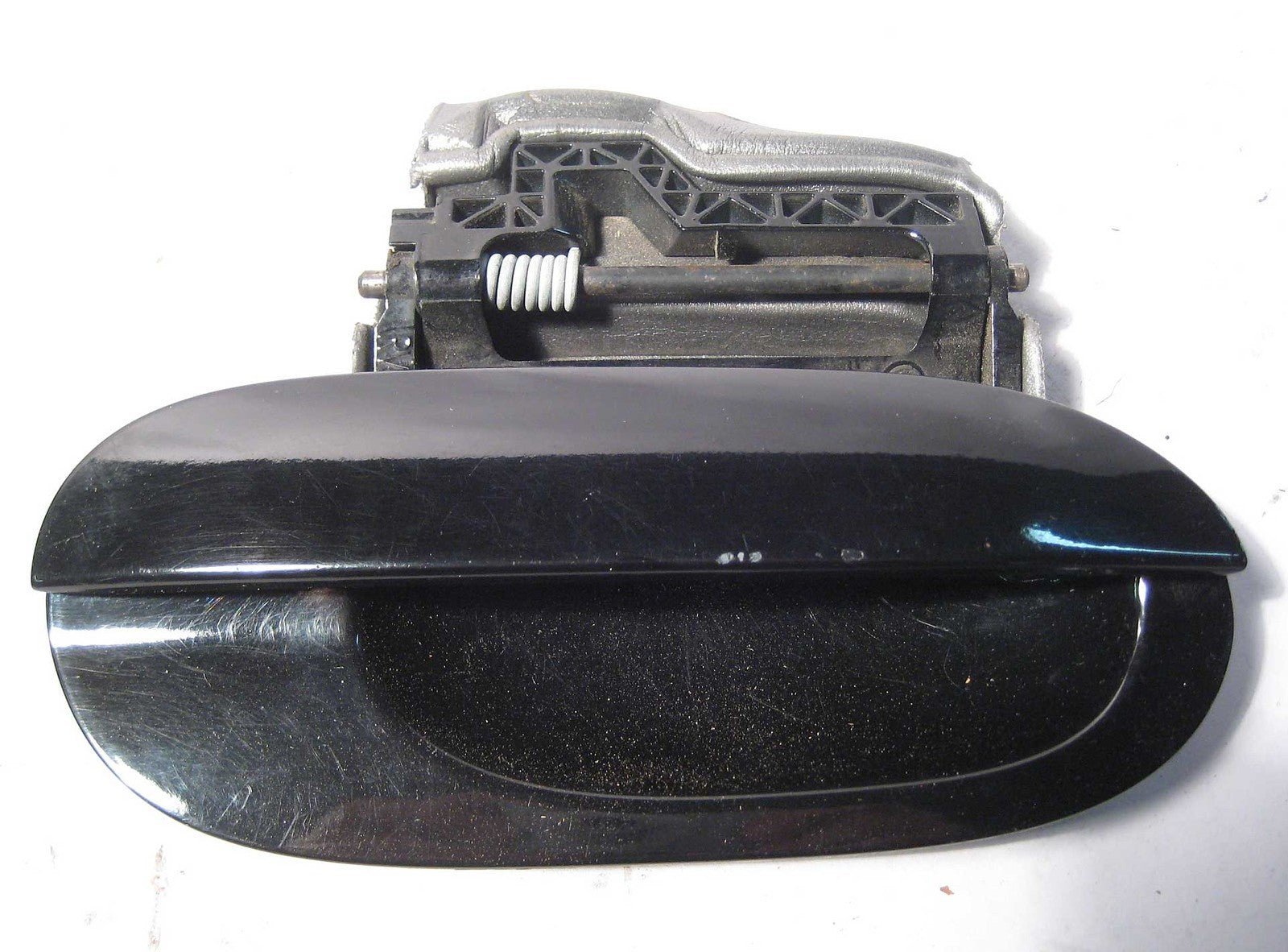 57_63e6f67a-c3ac-4187-92f5-310db117bca0.jpg BMW E39 Plastic Right Front Exterior Door Handle Black 2 1997-2003 USED OEM - Image 1