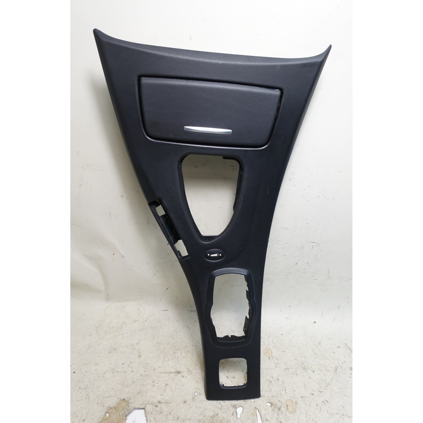 57_6541de66-2e2a-4d6d-83f1-d4872e7dff1a.jpg 2009-2013 BMW E93 M3 Convertible DCT Center Console Leather Trim CIC OEM - Image 1
