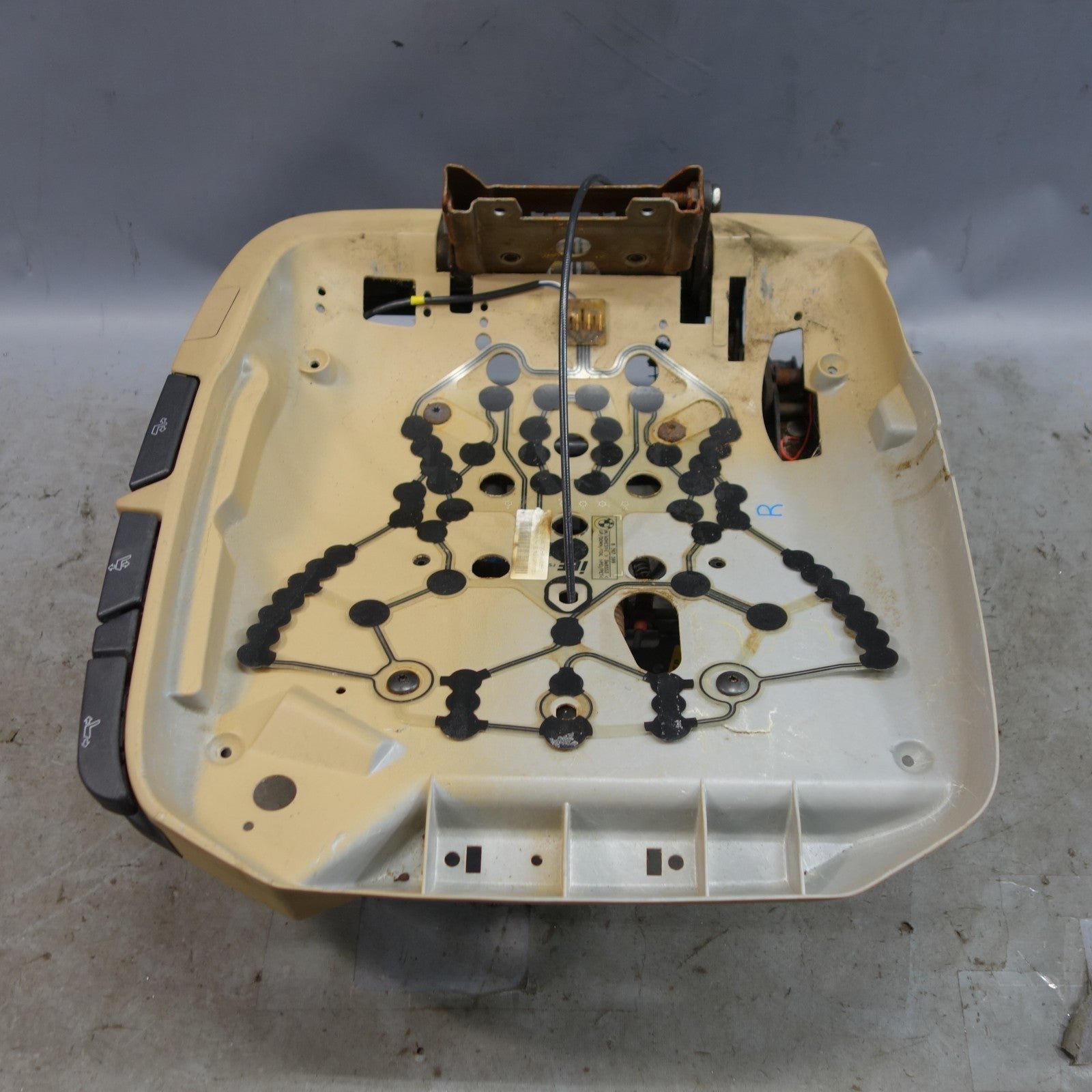 57_66a28873-4b92-45c3-9cae-58153842d6bf.jpg 1994-1999 BMW E36 Front Right Basic Seat Base Rail Pan Assembly Manual Beige OEM - Image 1