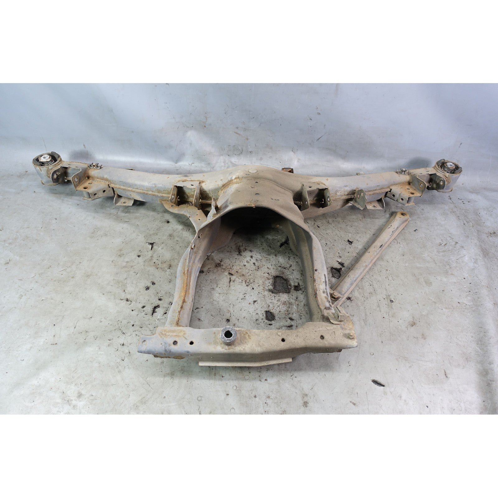 57_66cbbb36-bb75-4baa-a273-5c43fe5d358d.jpg 1988-1994 BMW E32 7-Series Rear Axle Subframe Cradle Carrier K-Frame OEM - Image 1
