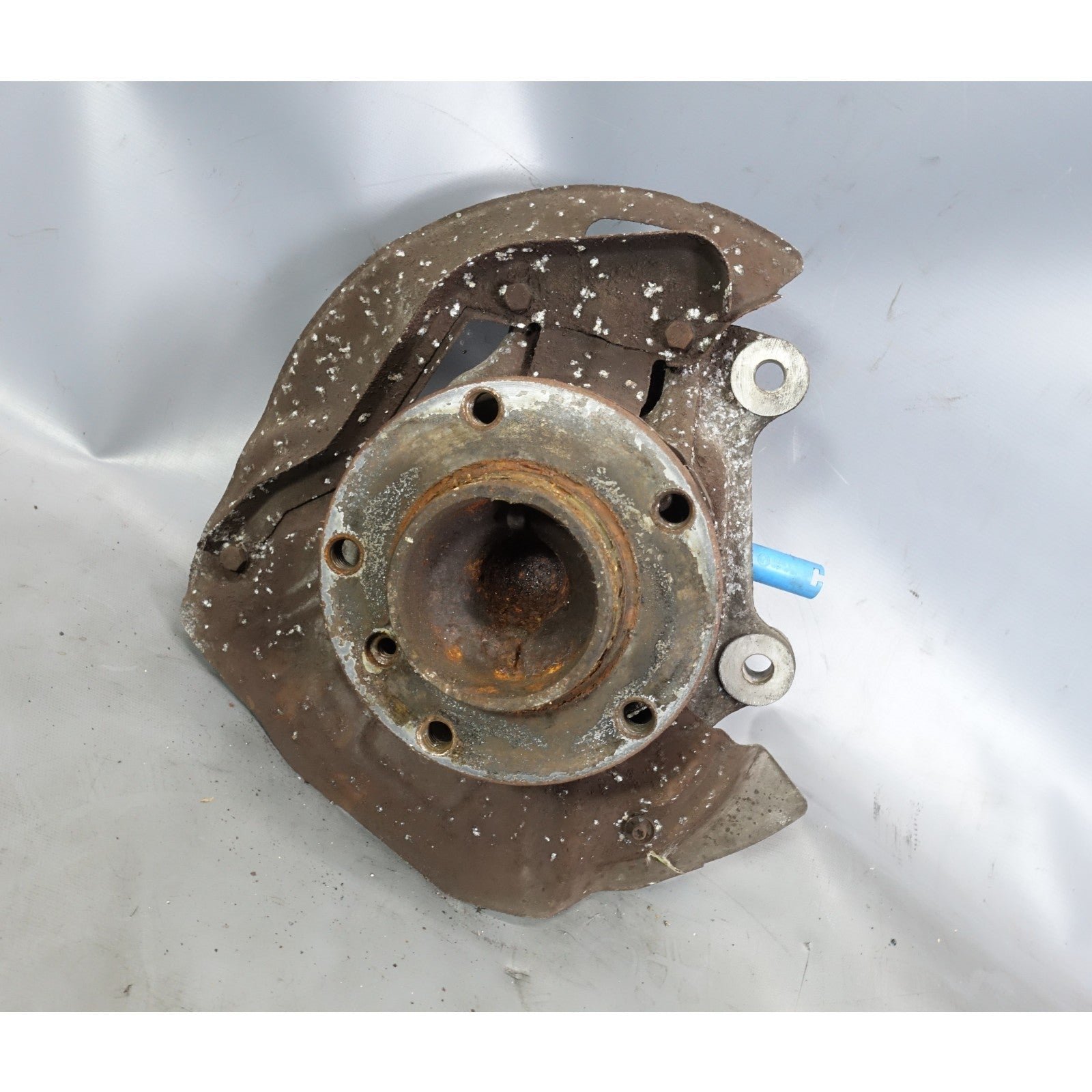 57_8b849f58-26a8-4cdf-9d87-a4f3cdad0b44.jpg Damaged 1997-2003 BMW E39 5-Series 6-Cyl Left Front Wheel Hub Bearing Knuckle OE - Image 1