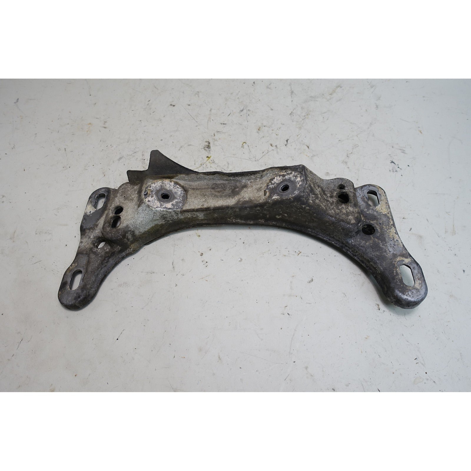 57_8fa212e8-8e1b-497f-b07e-a927e477866d.jpg BMW E46 Z4 E85 Automatic Transmission Rear Crossmember Bracket OEM 1999-2006 - Image 1