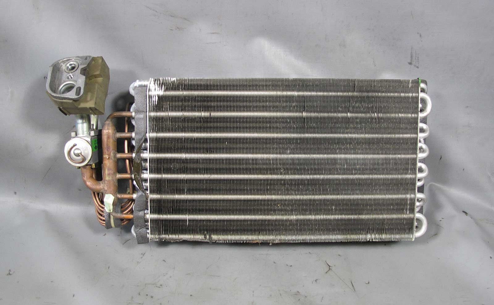 57_8fe0c953-e140-4cba-b5c8-e42ebfee3d57.jpg BMW E32 E34 E31 Factory A/C Evaporator Core w Expansion Valve OEM USED - Image 1