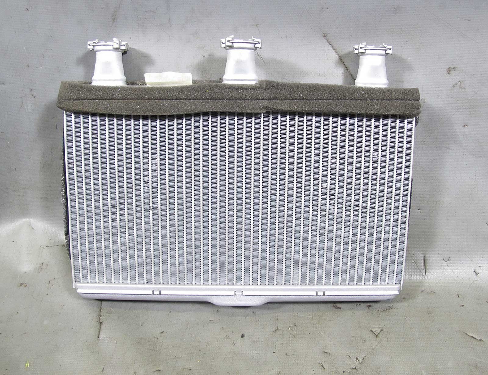 57_9dddf14a-831e-4acb-acf3-aa6afe698378.jpg BMW E60 5-Series E63 Factory Heater Core Radiator 2004-2010 USED OEM - Image 1