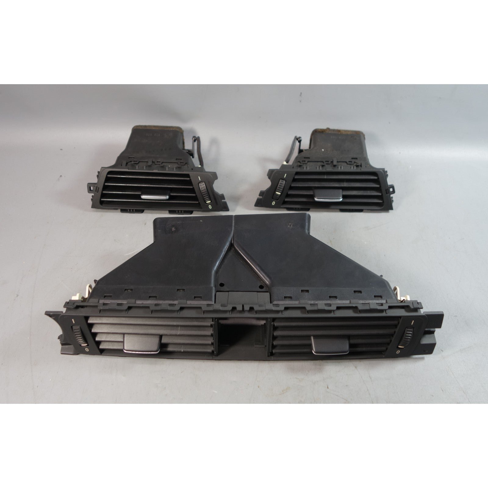 57_a1ad8b87-6253-4dde-a821-055aa0664de3.jpg 06-13 BMW E90 3-Series E92 M3 Front Dash Air Vent Set HVAC Vents OEM - Image 1