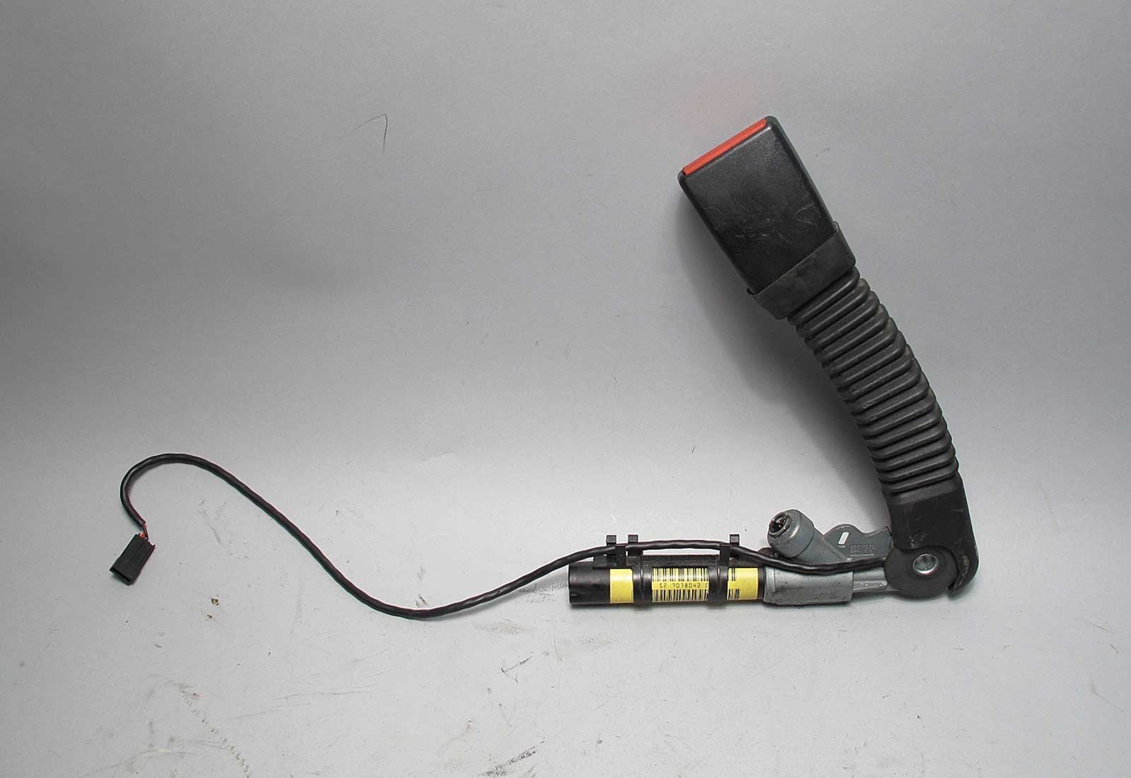 57_a1be4dd1-3dc7-4260-87f4-a116f0bcf31f.jpg 01-10 BMW X3 X5 Z4 Passenger Right Front Seat Belt Buckle Lower w Tensioner OEM - Image 1