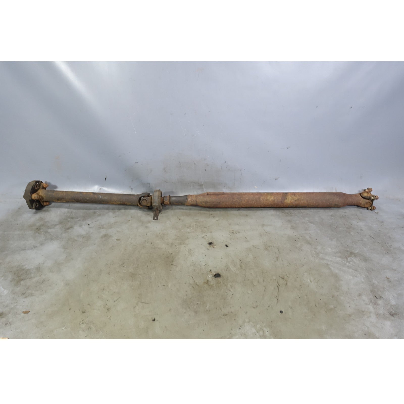 57_a6abdc9f-cf66-423b-81be-a78a670c4345.jpg BMW E3 Bavaria 2800 3.0S Auto Propeller Drive Shaft 1972-1976 OEM - Image 1