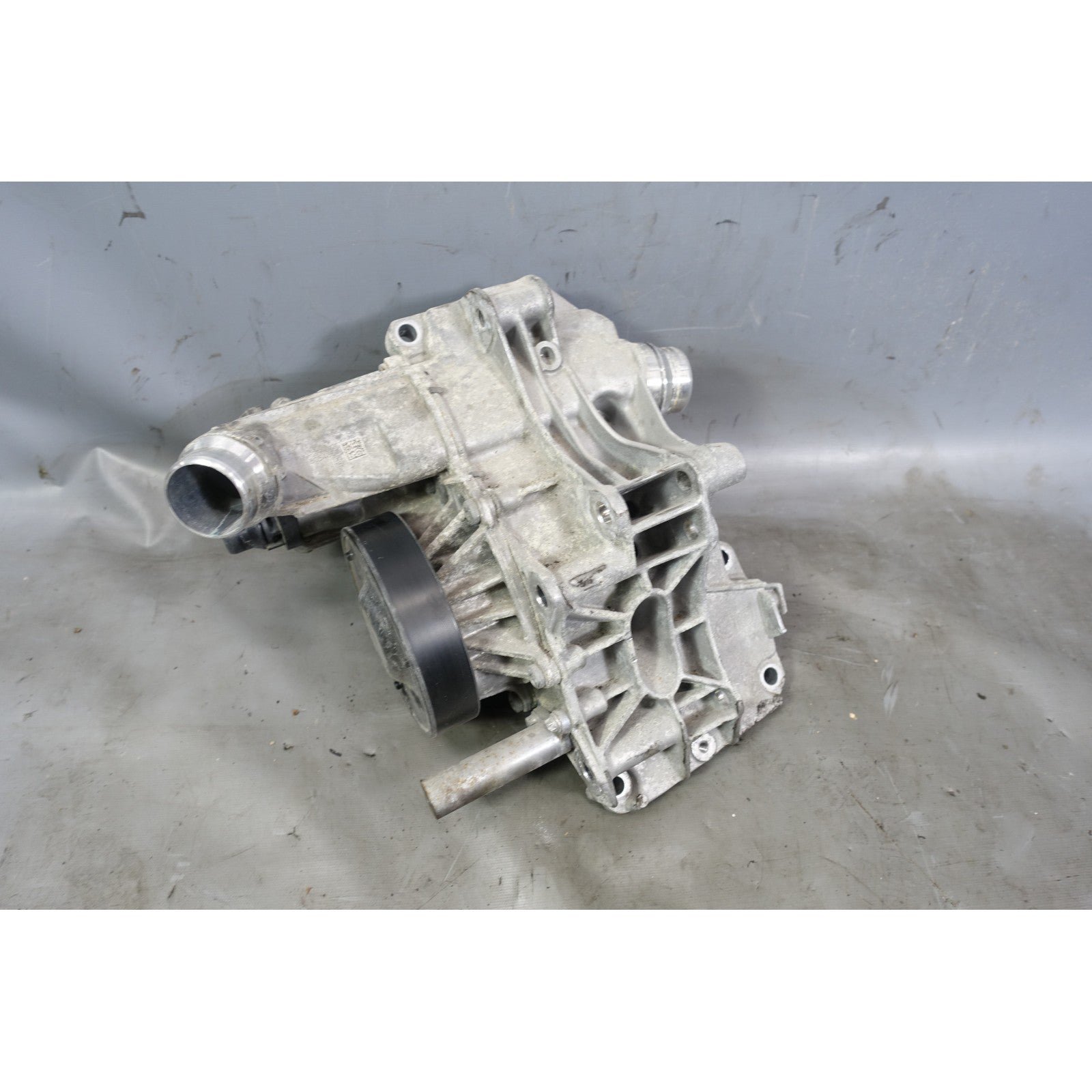 57_a82fcdb1-cd83-45cd-801a-5c5a18cab772.jpg 20-24 BMW X3M F97 M3 G80 S58 Engine Coolant Water Pump Support Bracket OEM - Image 1
