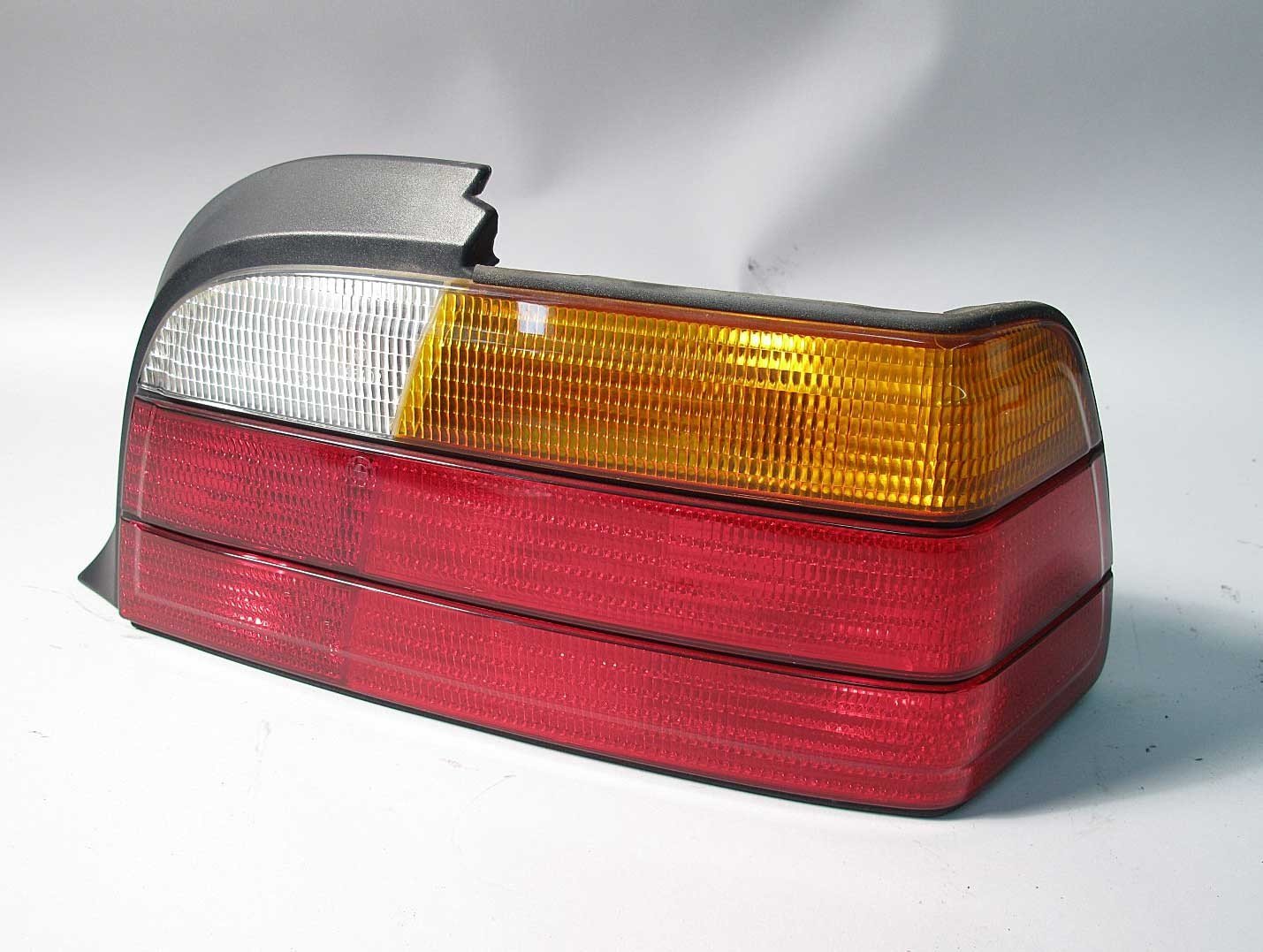 57_b5fffe7d-0d3d-412d-b592-38cad07188e4.jpg 1992-1999 BMW E36 3-Series 2dr Right Rear Passenger Tail Light 6 Cyl OEM USED - Image 1