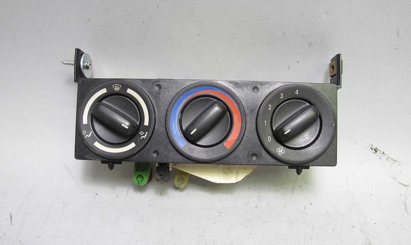 57_c4d785d8-8db0-48a9-83a6-719f26b285e3.jpg BMW Z3 Roadster Coupe Climate Control Unit Face Panel w Knobs Factory 1996-2002 - Image 1