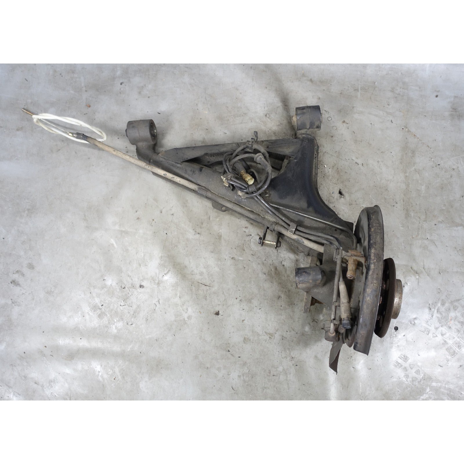 57_ca562448-8bbe-489b-8a83-b7758468e0e4.jpg BMW E32 E34 5-Series Right Rear Passenger Trailing Arm Wheel Hub OEM 1987-1995 - Image 1