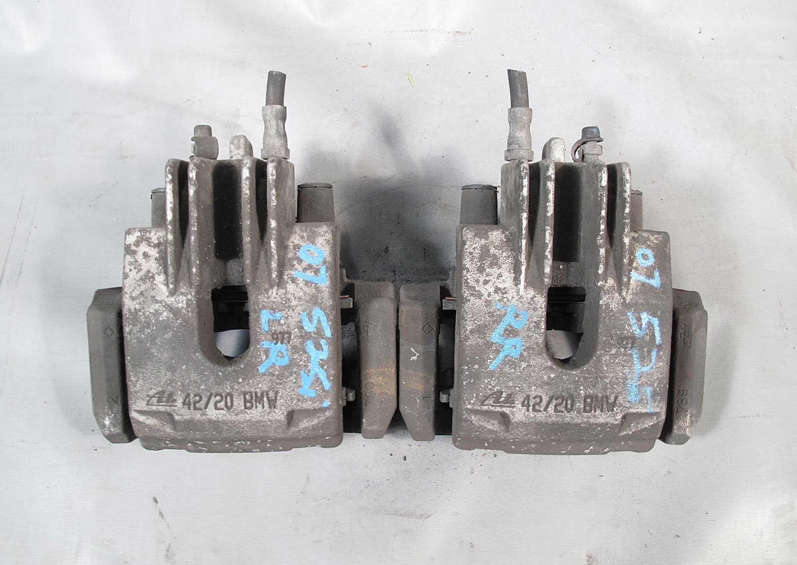 57_ca9cd1d9-ed6c-421c-b378-240b2daee16c.jpg BMW E60 5-Series Rear Brake Caliper Pair w Brackets Left Right OEM 2004-2010 - Image 1