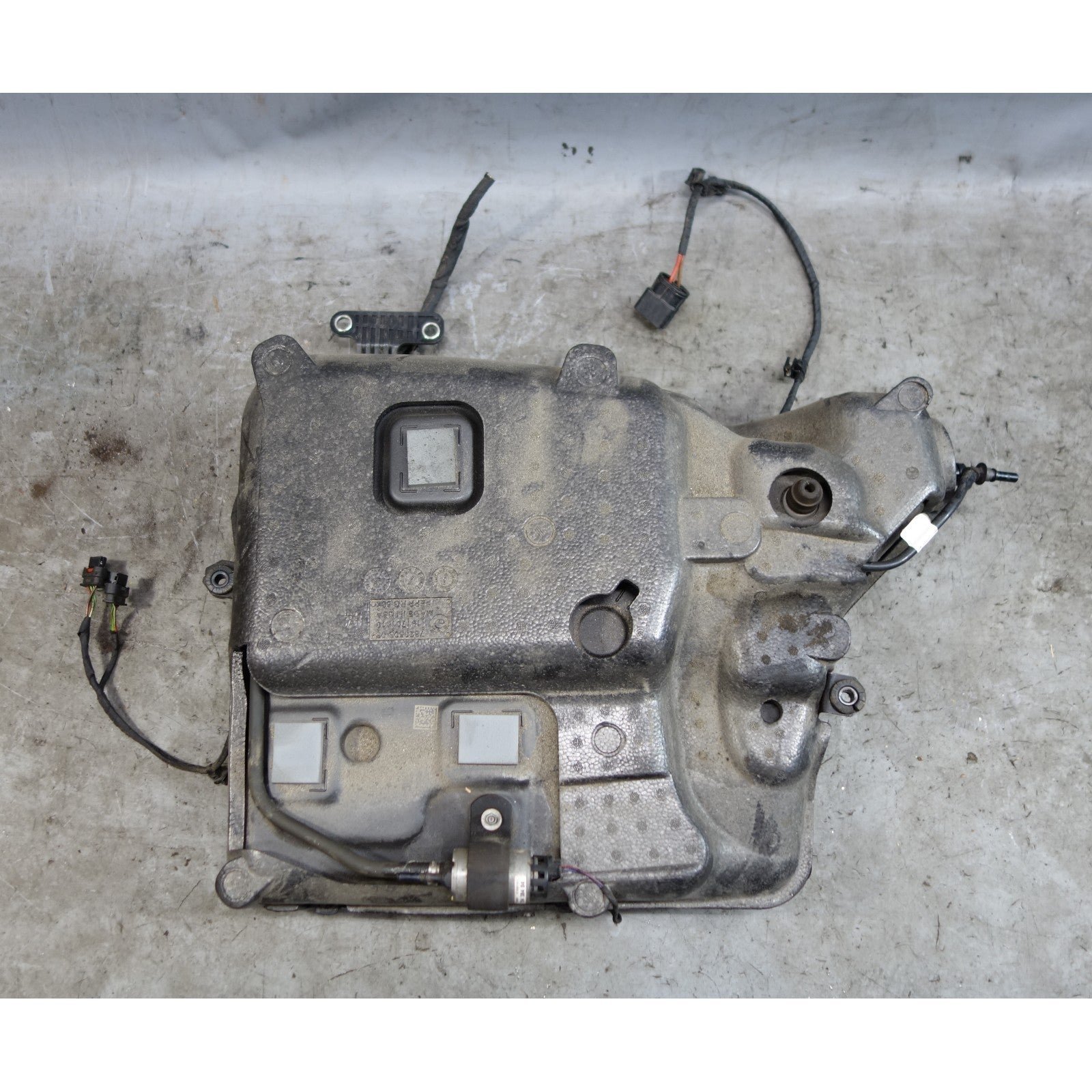 57_cb82ccb0-cd71-4557-b33d-802dec093d77.jpg 2014-2018 BMW F15 X5 35d Diesel DEF SCR Urea Passive Tank Container OEM - Image 1