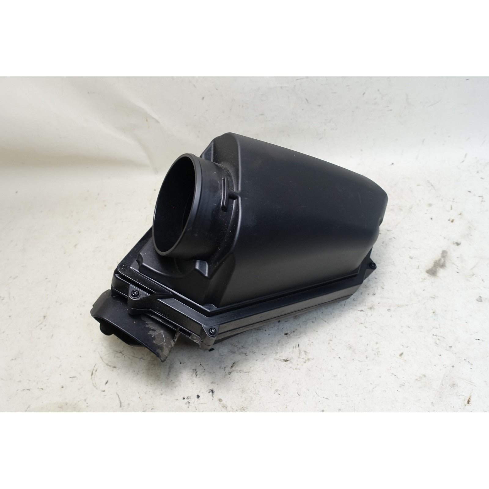 57_d42d144d-2b73-44c7-b1d7-e9f251c9787a.jpg BMW G8x M3 M4 S58 Left Air Filter Silencer Housing 2021-2024 OEM - Image 1