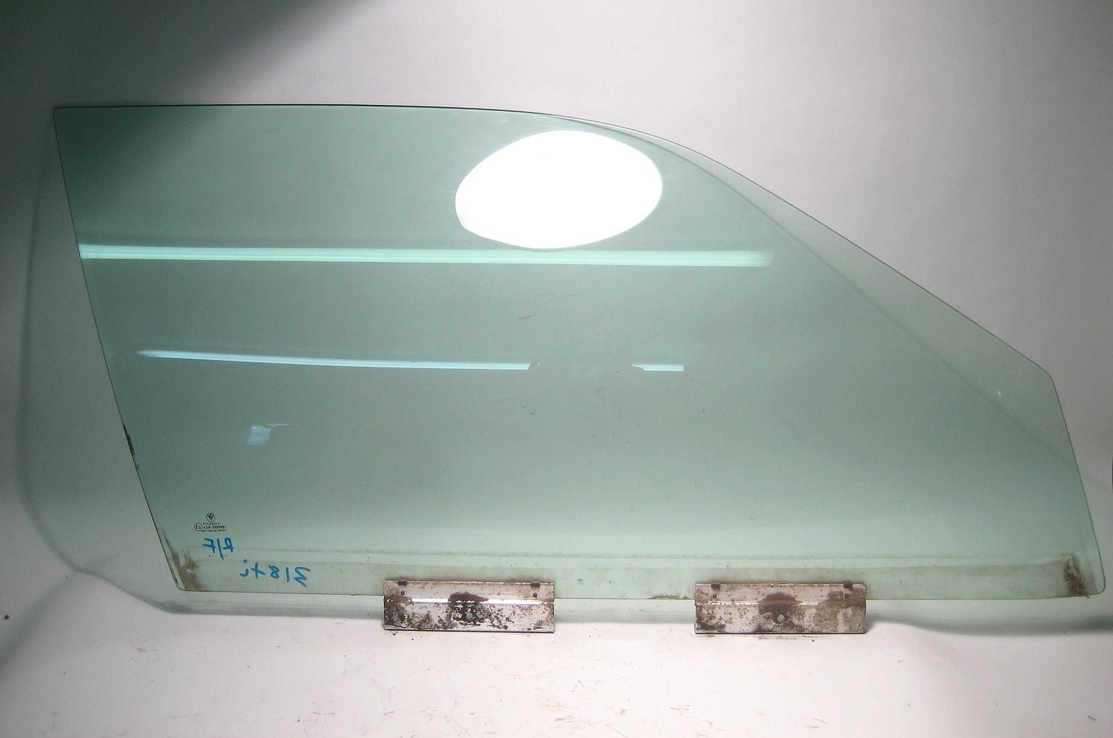 57_d4dcdbfd-16df-4c35-bc09-5d54e0334f80.jpg 1995-1999 BMW E36 318ti Compact Hatch Right Passenger Front Door Window Glass OE - Image 1