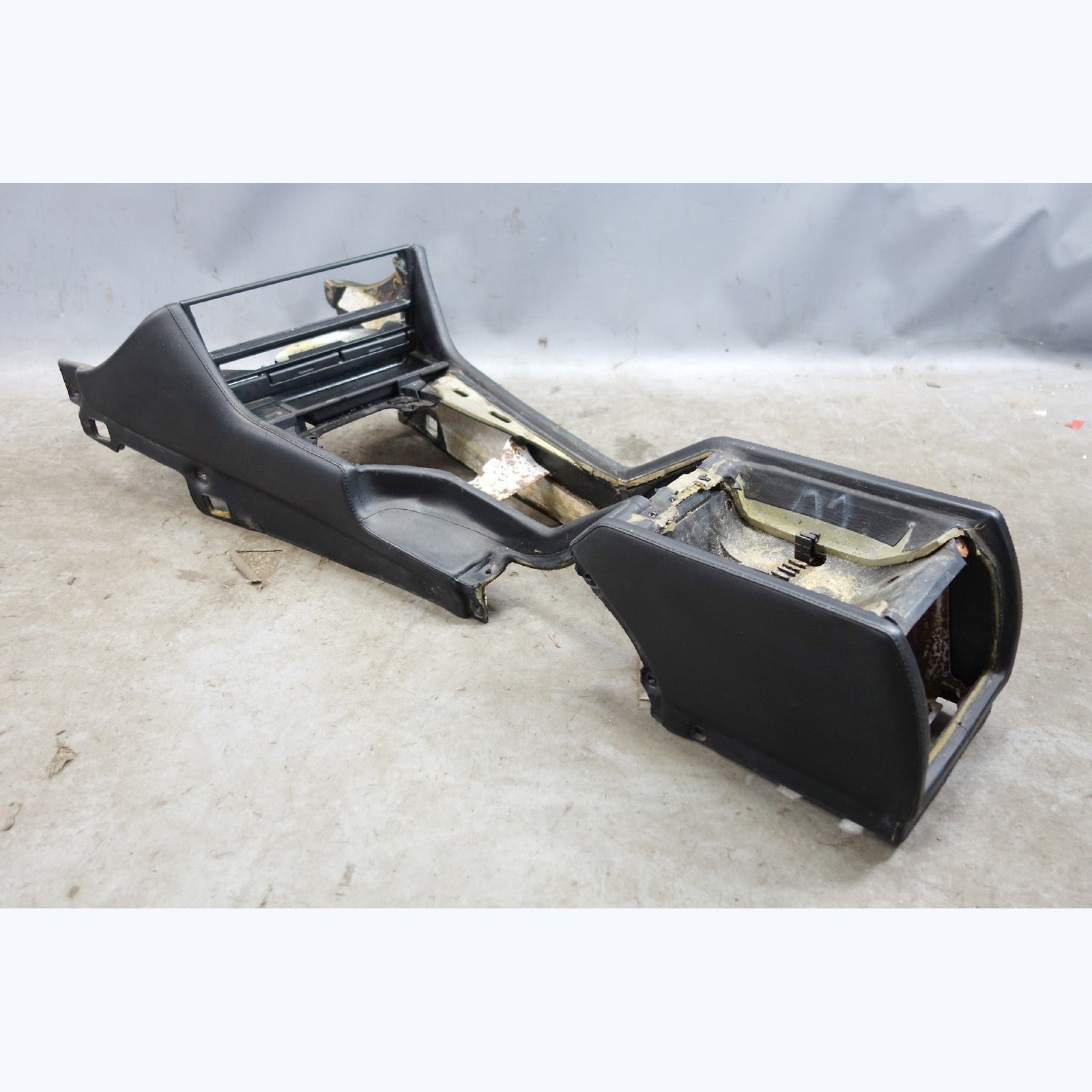57_e24fa1e8-69a3-45e9-92ee-fa4360686431.jpg Damaged 2000-2003 BMW E39 M5 Factory Center Console Black Napa Leather OEM - Image 1
