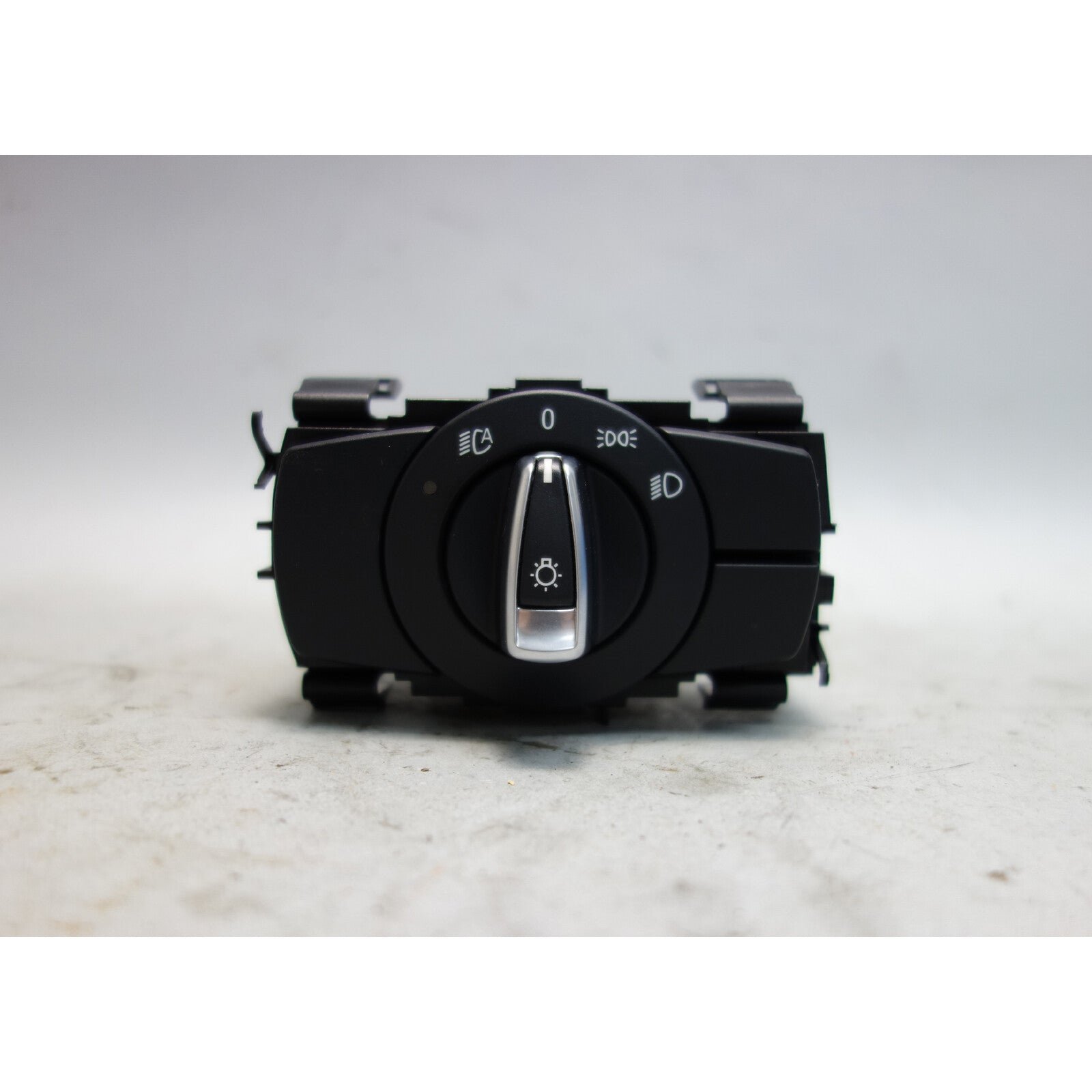 57_e25b1513-b19f-4f7a-886f-07545d1c466a.jpg 2011-2013 BMW E82 1-Series E88 E90 M3 Headlight Switch Knob for Rain Sensor OEM - Image 1