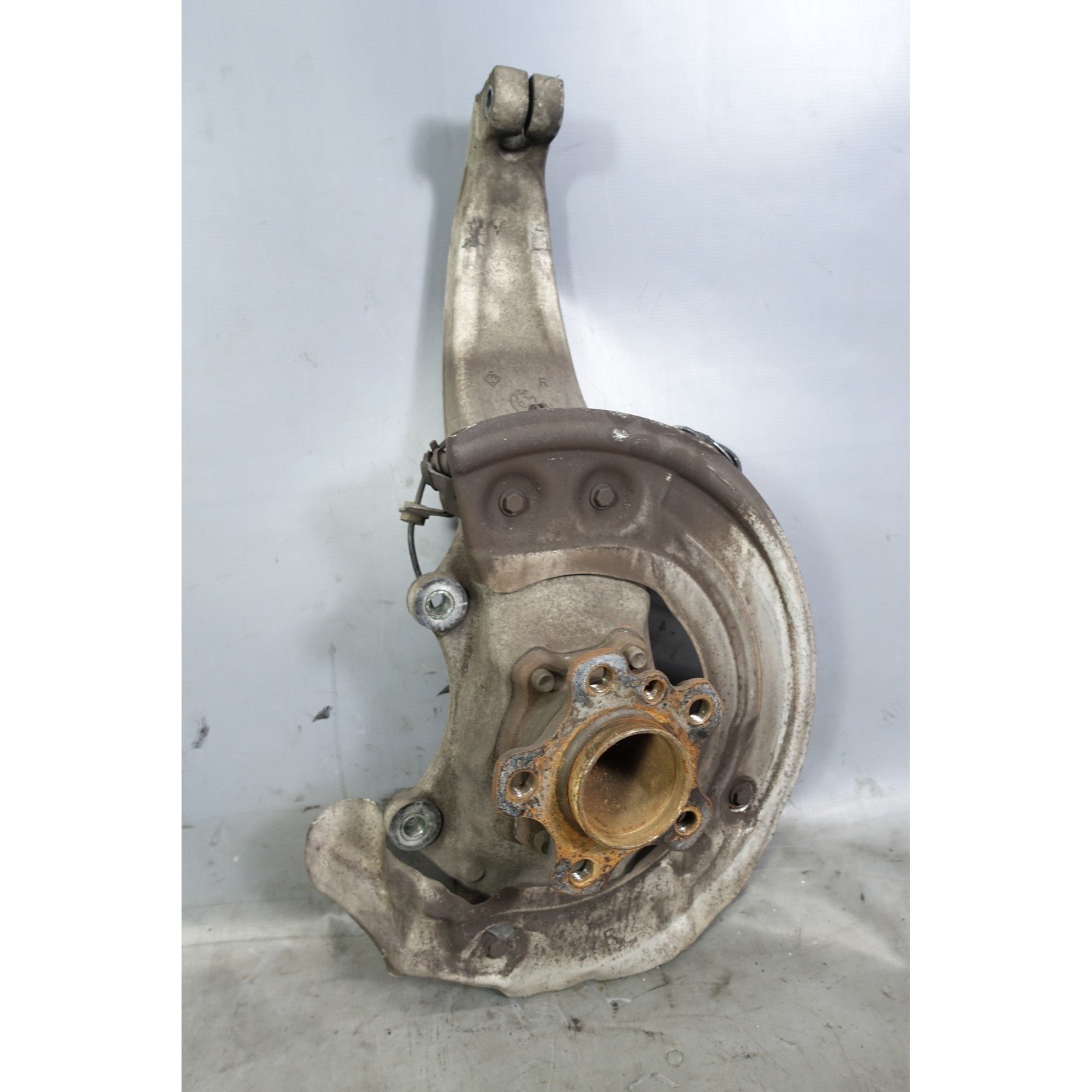 57_e6c1e84e-ea2f-4fc6-9e9c-7a4b2659607b.jpg 17-24 BMW G30 G15 530i 540i 840i Right Front Hub Carrier Spindle Factory RWD OEM - Image 1