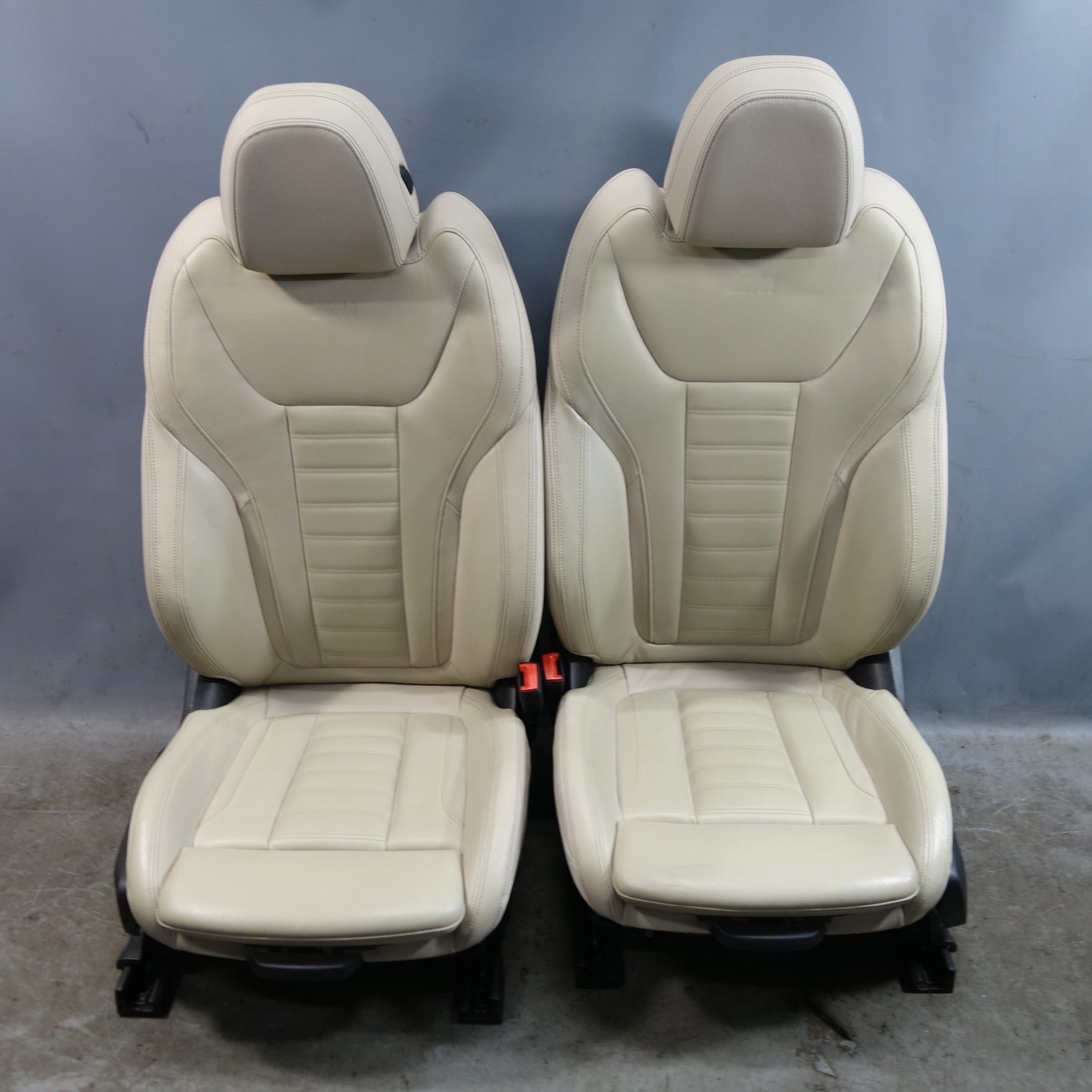 57_e8d5d050-5dce-4cc8-a890-6921fb057cd3.jpg 2020-2024 BMW F97 X3M F98 X4M Front Sport Seat Pair Oyster Vernasca Leather OEM - Image 1